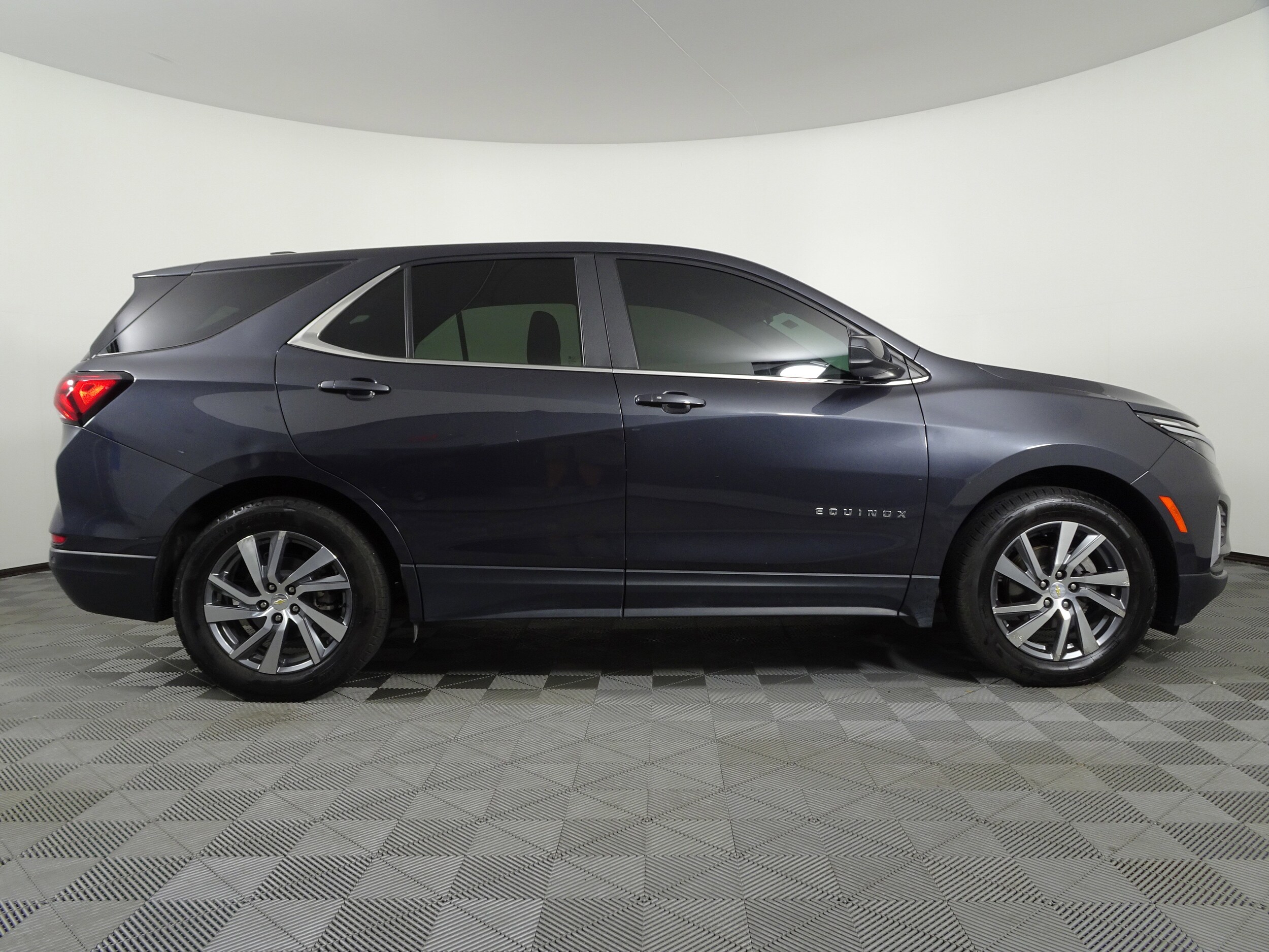 2022 Chevrolet Equinox photo 2