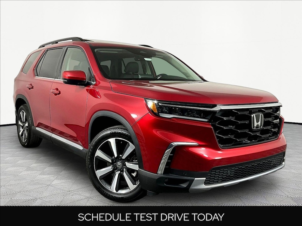 Used 2025 Honda Pilot Touring AWD SUV