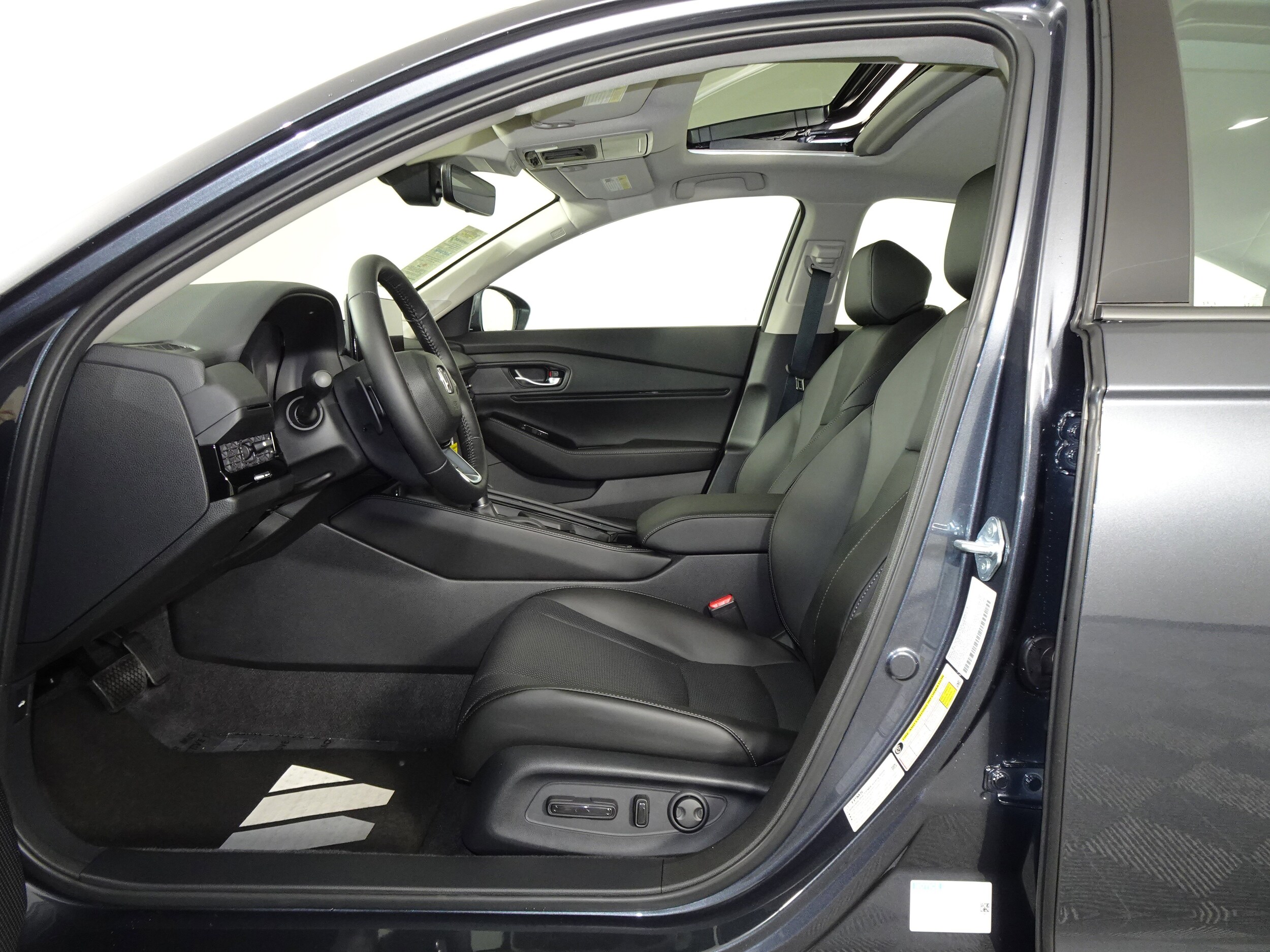 2025 Honda Accord Hybrid Touring photo 4