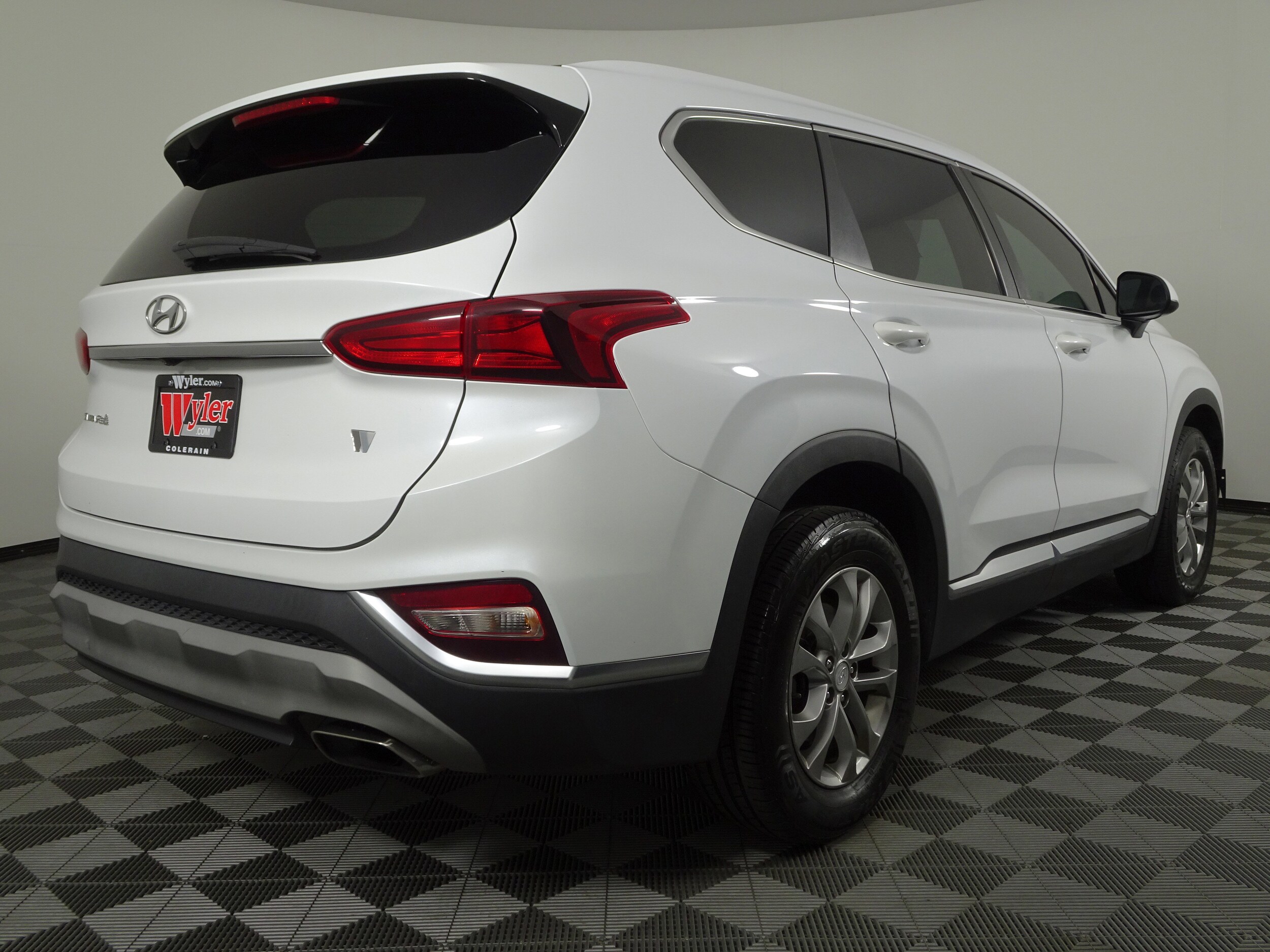2020 Hyundai Santa Fe SE photo 2
