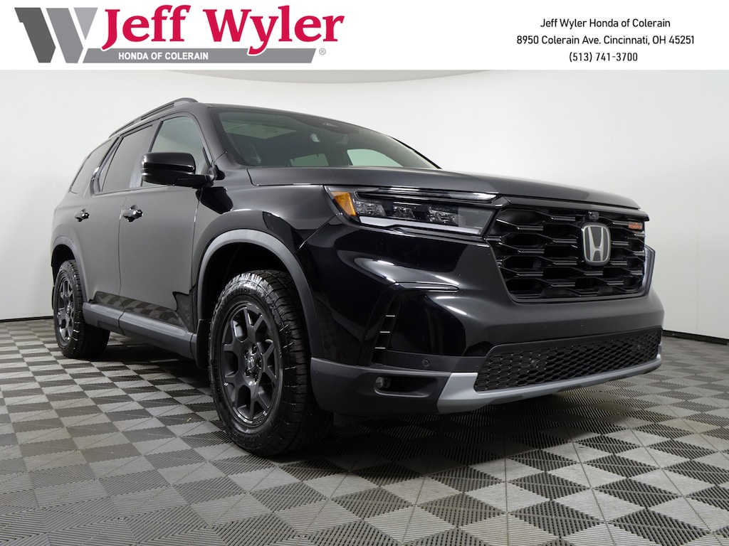 Used 2025 Honda Pilot TrailSport AWD SUV