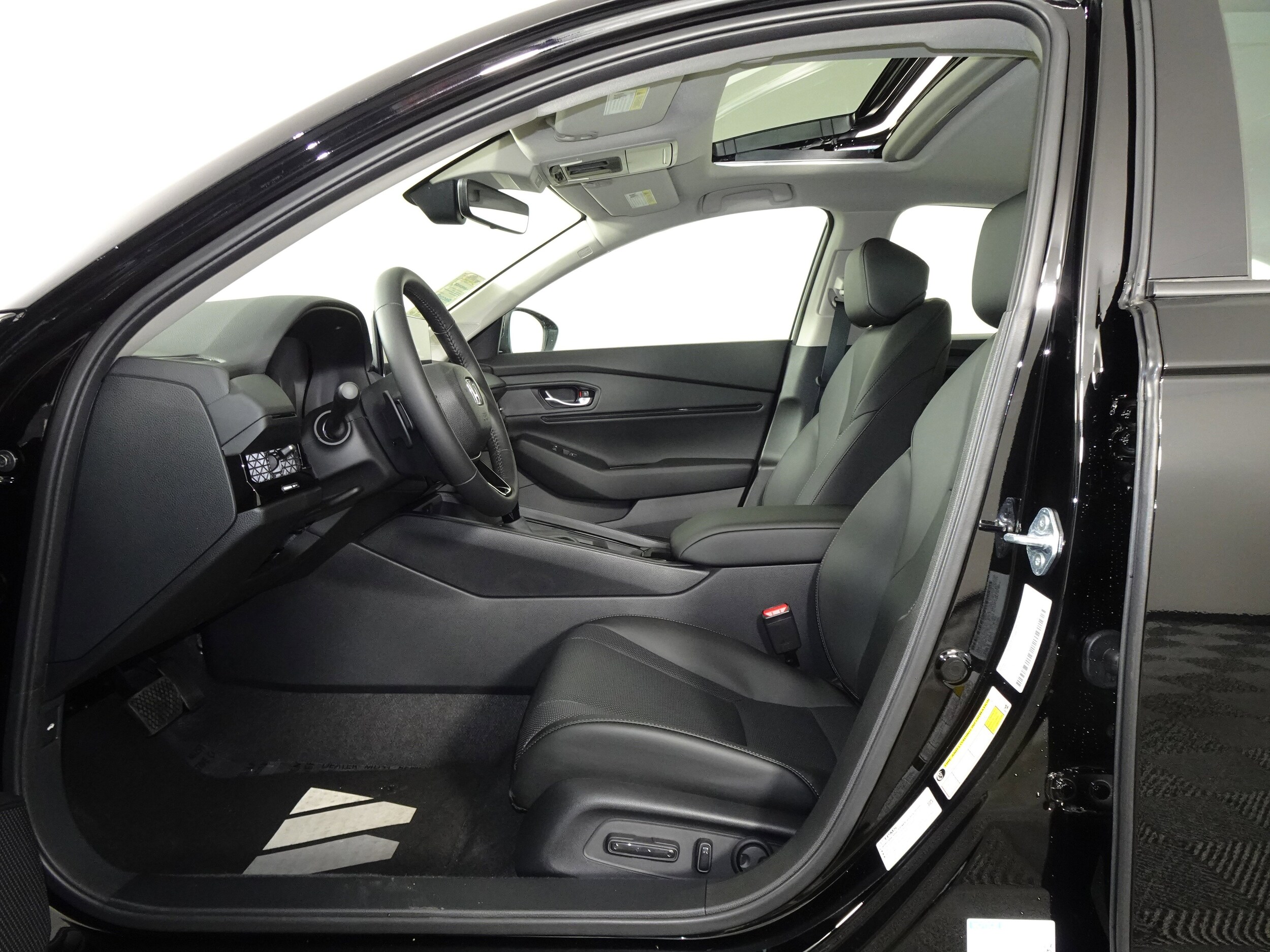 2025 Honda Accord Hybrid EX-L photo 4