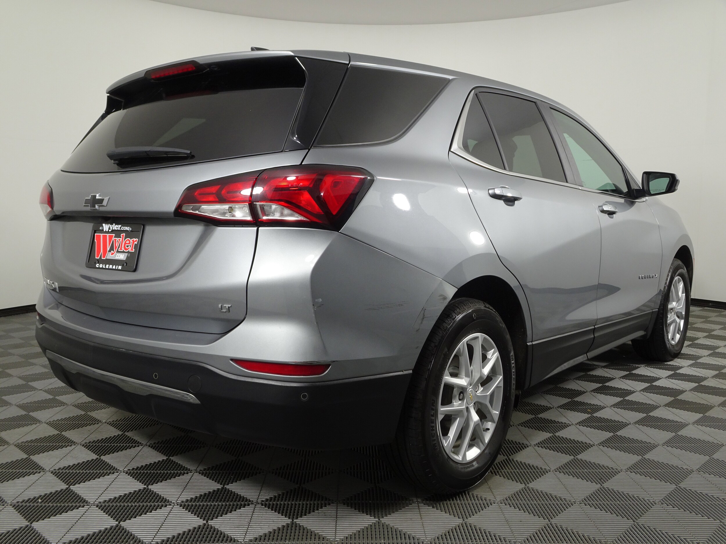 2024 Chevrolet Equinox LT photo 2