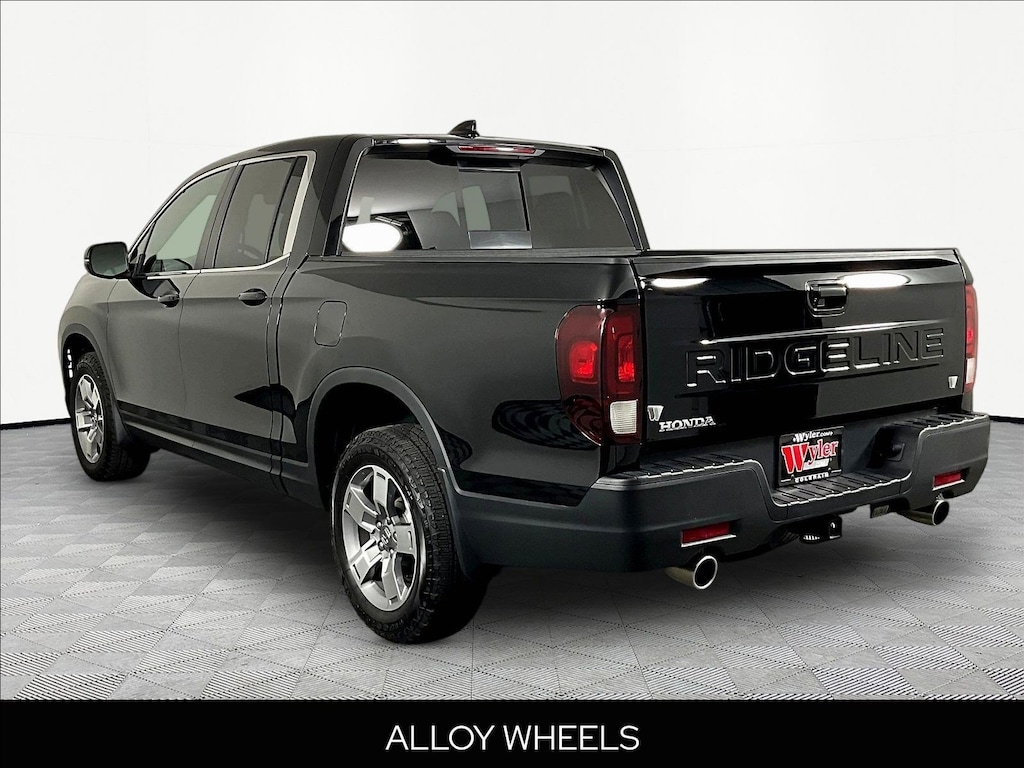 Used 2025 Honda Ridgeline RTL AWD Truck Crew Cab