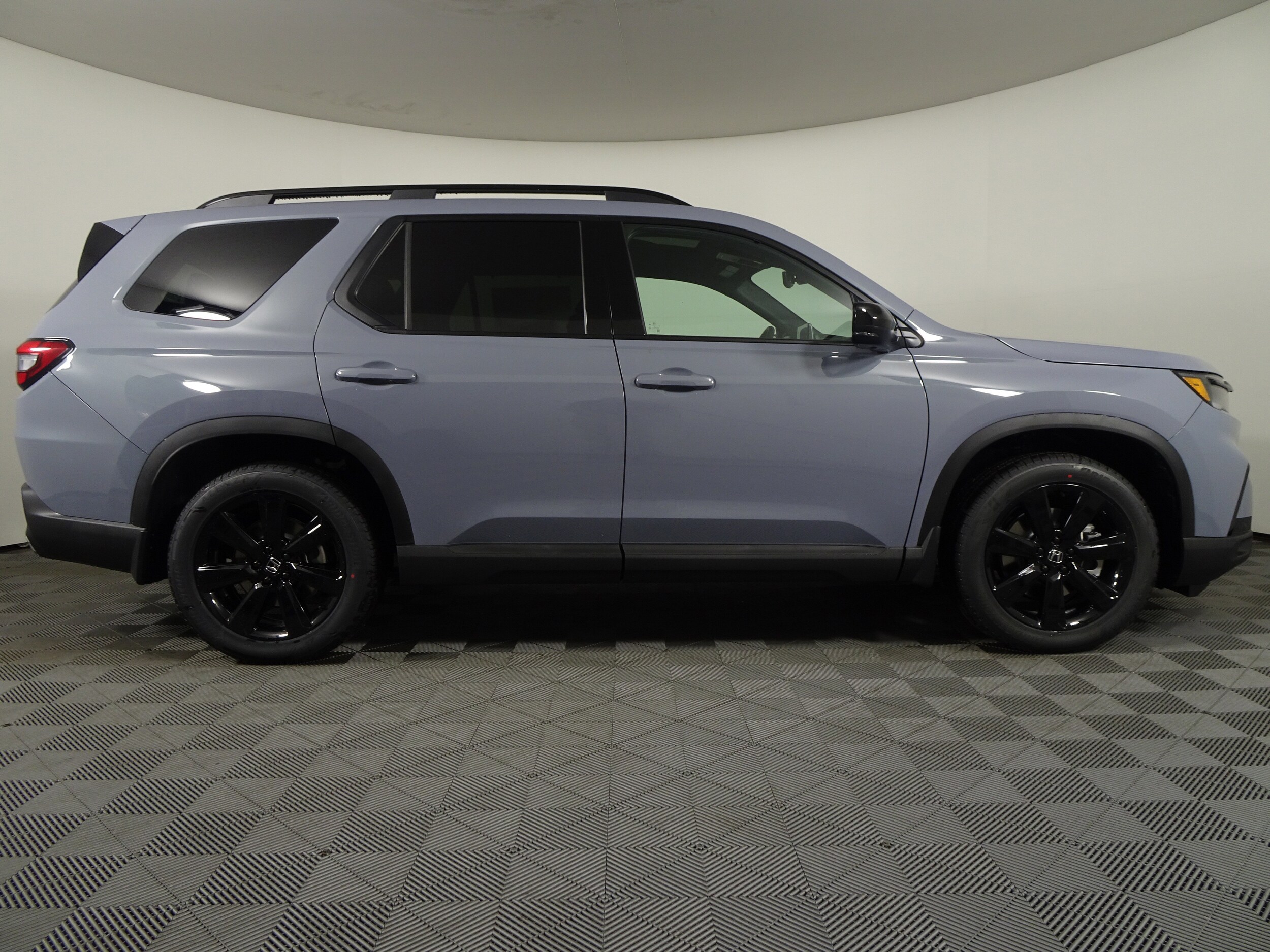 2025 Honda Pilot Black Edition photo 2