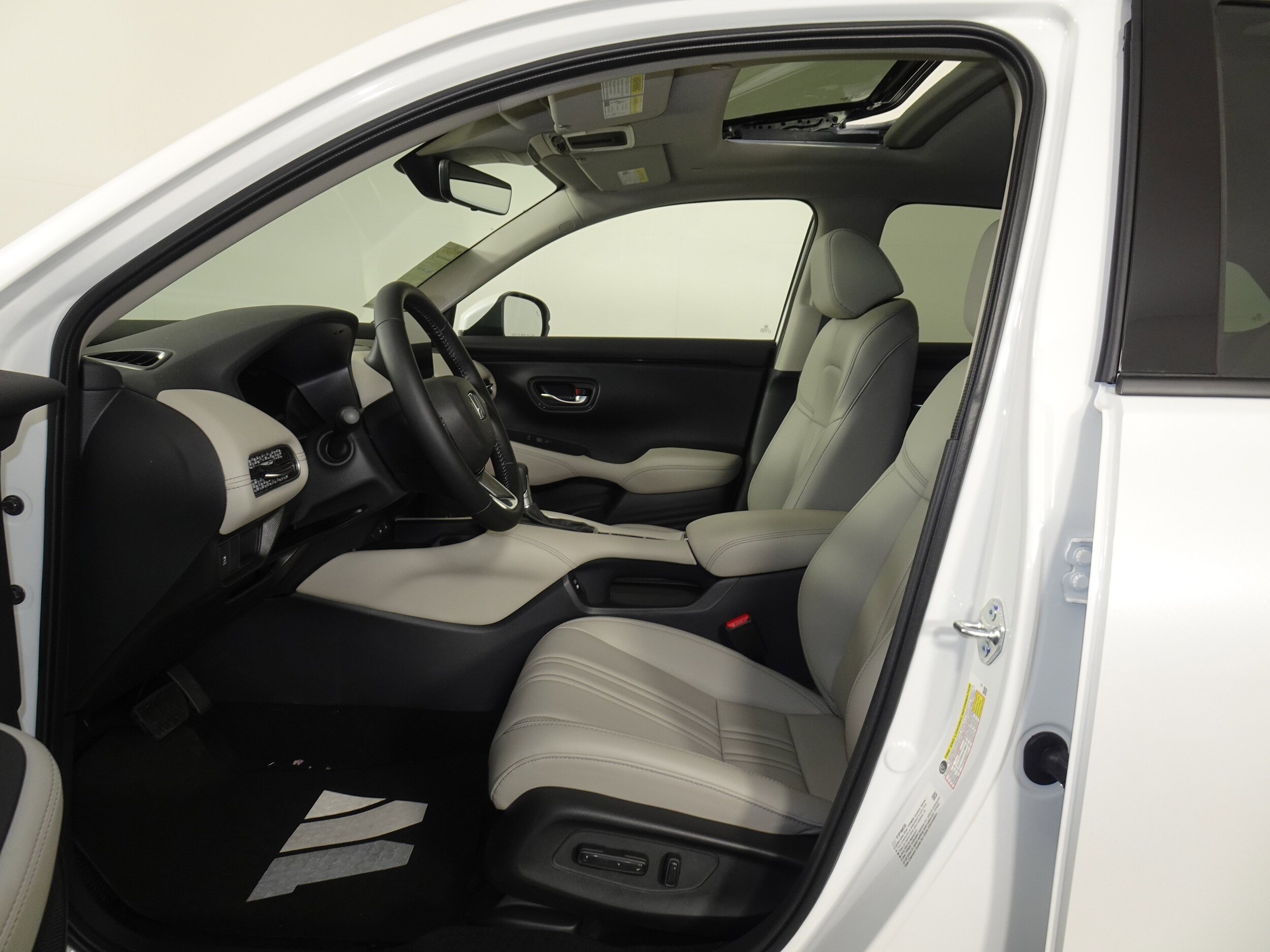 2026 Honda HR-V EX-L photo 4