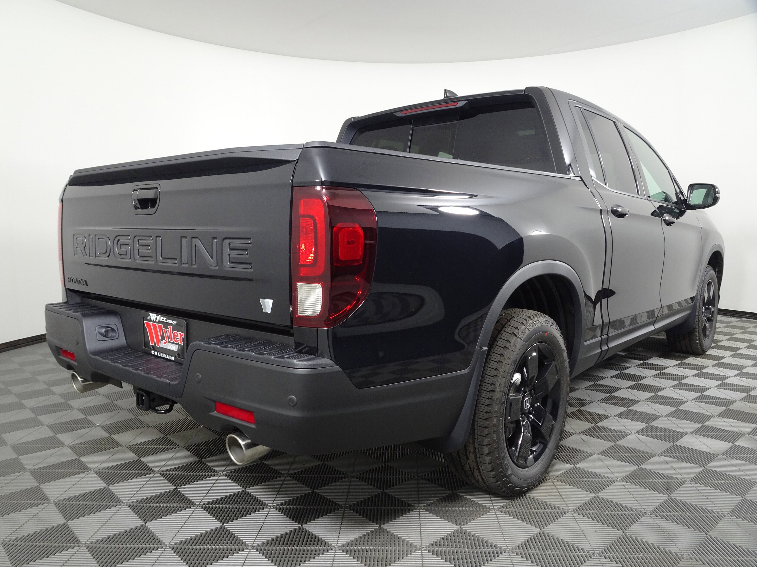 2026 Honda Ridgeline Black Edition photo 3