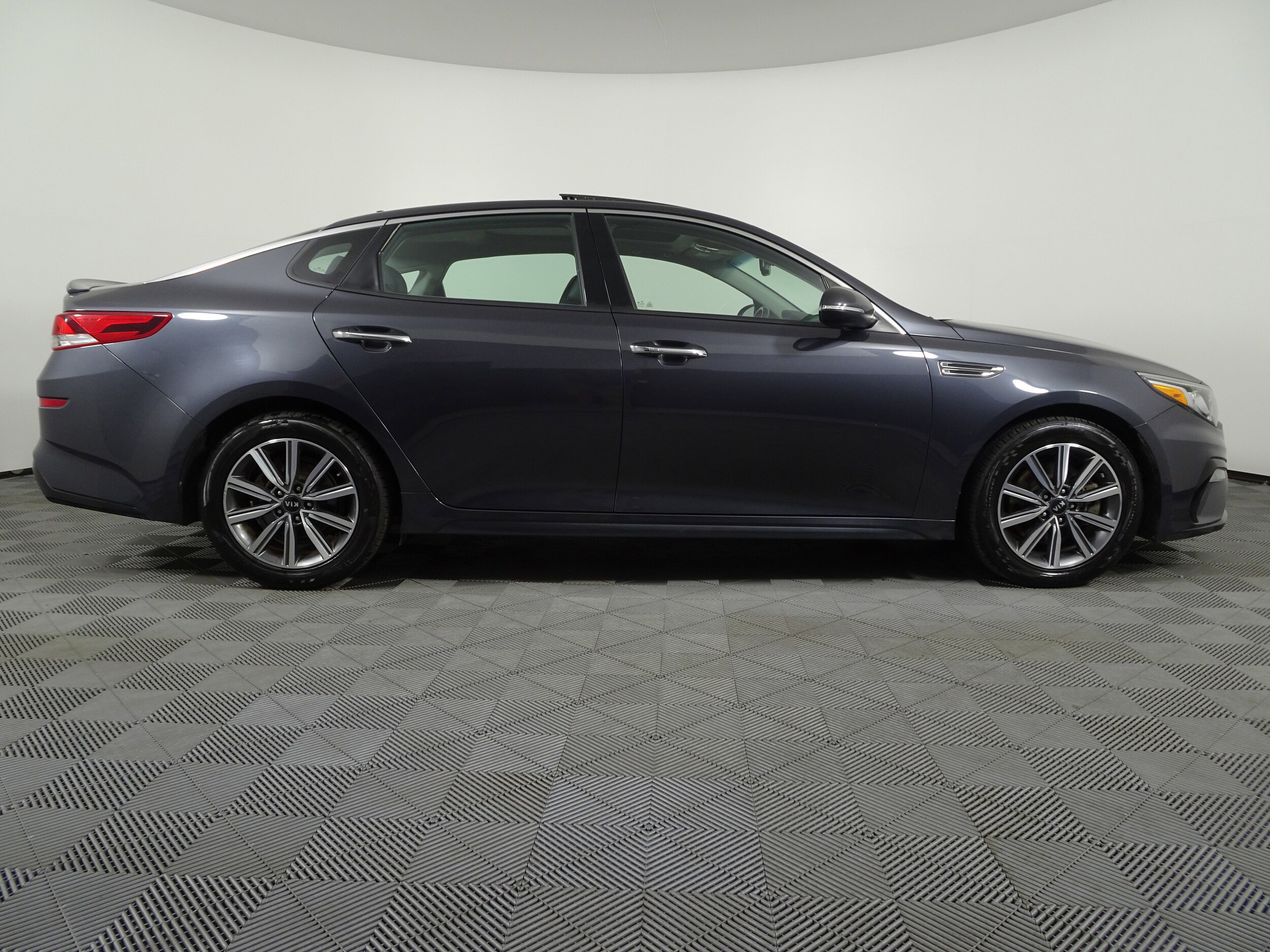2019 Kia Optima EX photo 2