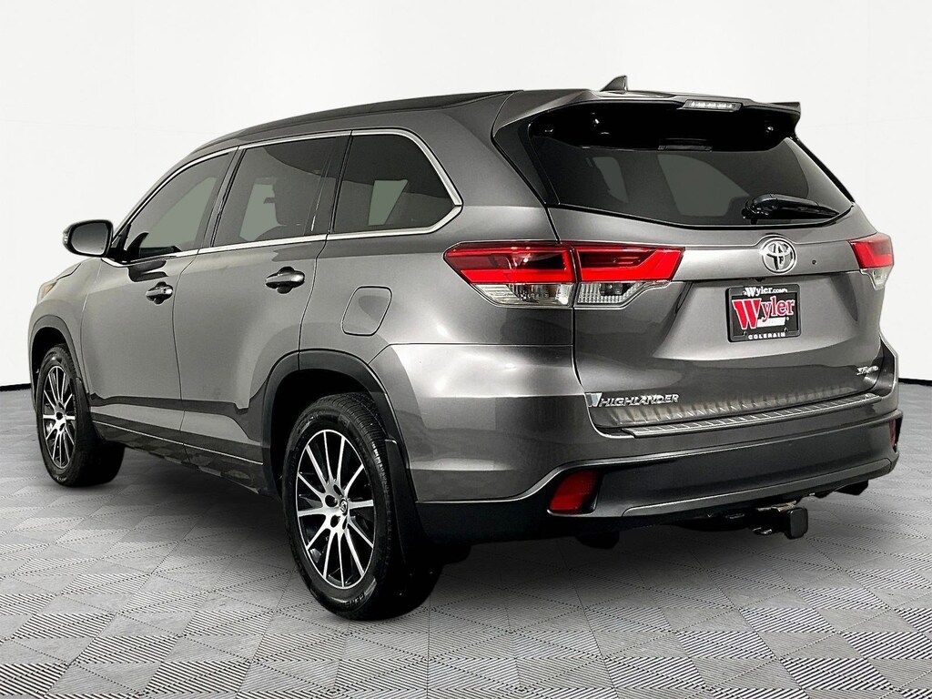 Used 2018 Toyota Highlander SE V6 AWD SUV