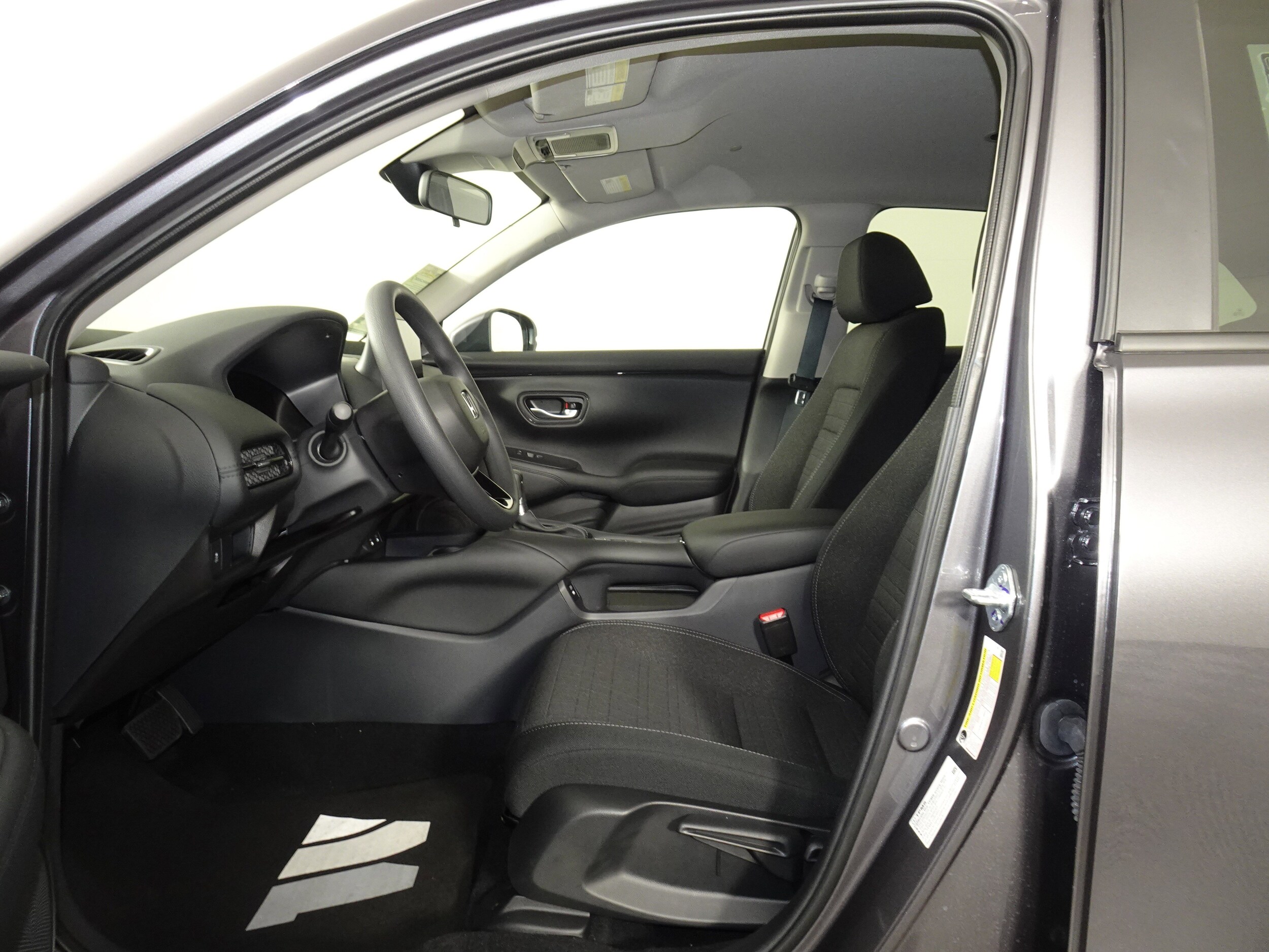 2026 Honda HR-V LX photo 4