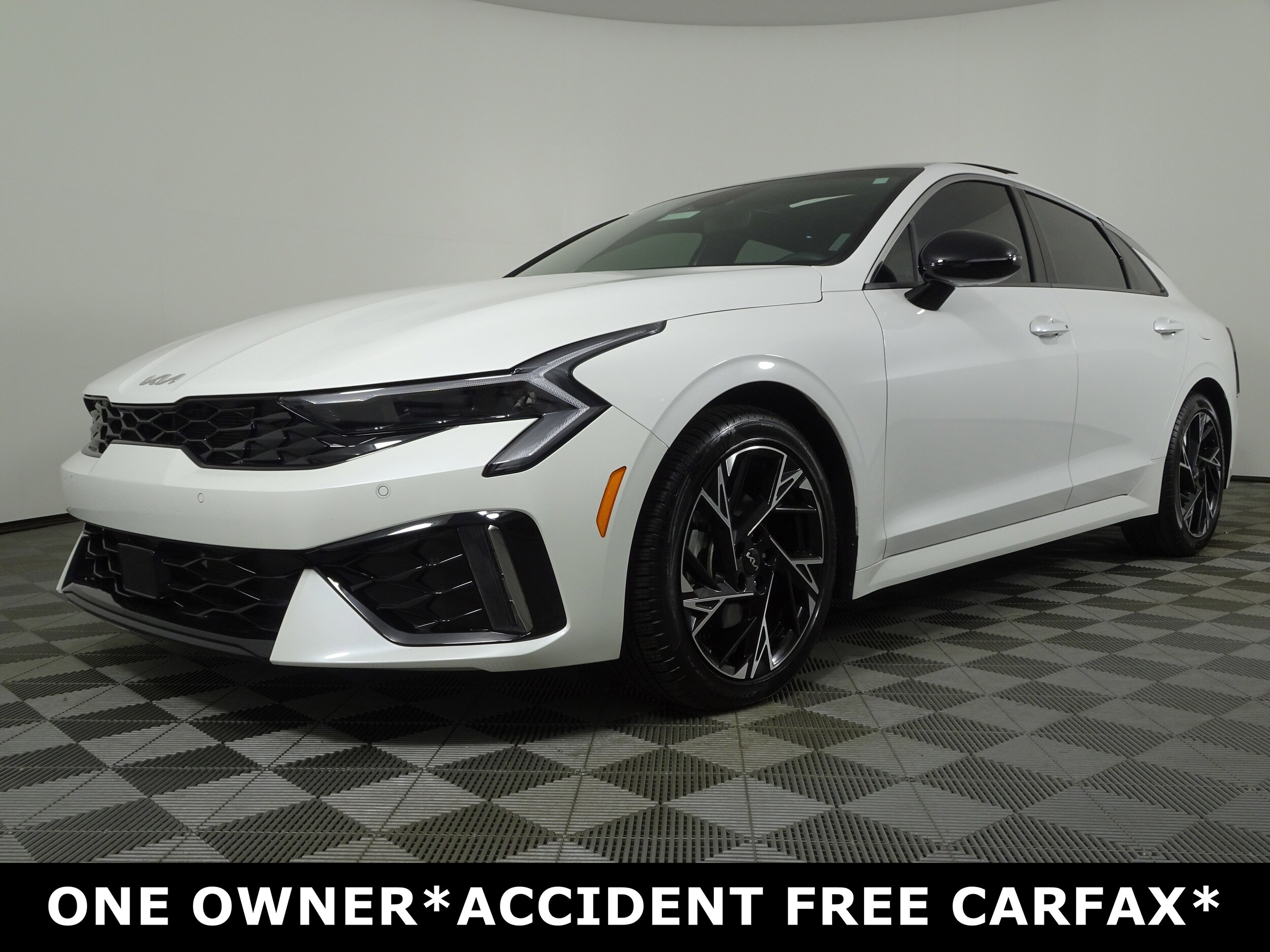 2025 Kia K5 GT-Line photo 2