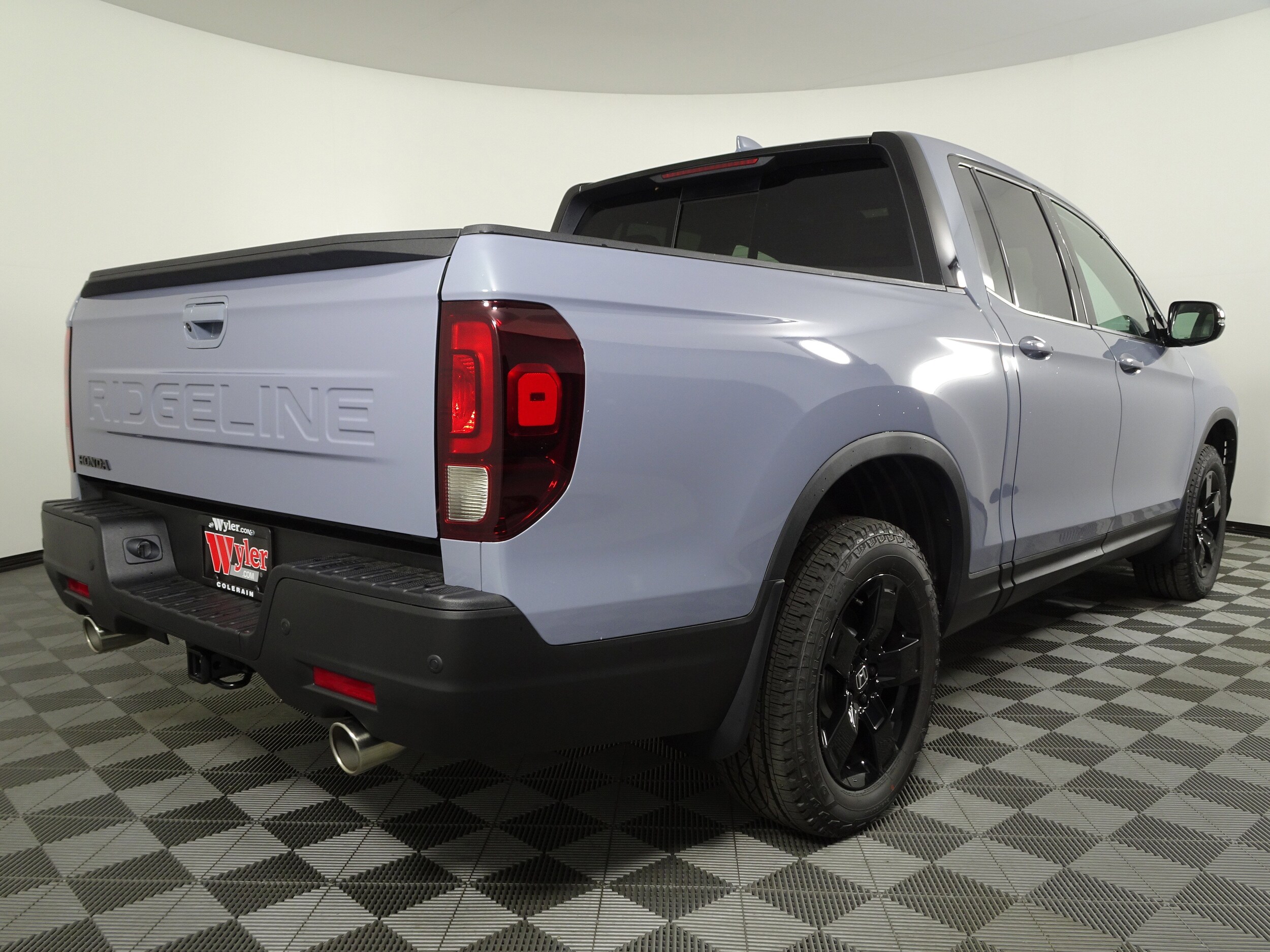 2026 Honda Ridgeline Black Edition photo 3