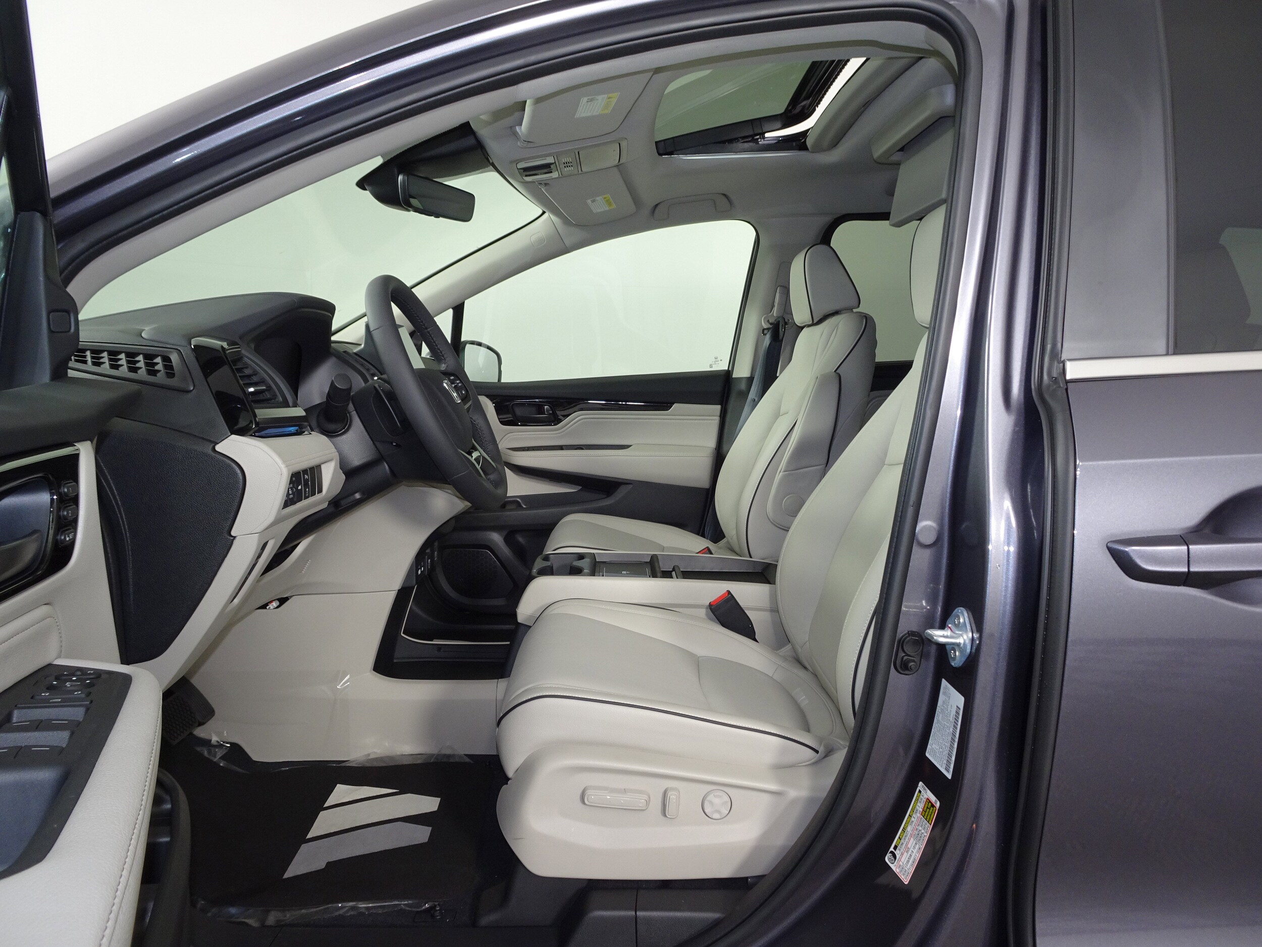 2026 Honda Odyssey Touring photo 4