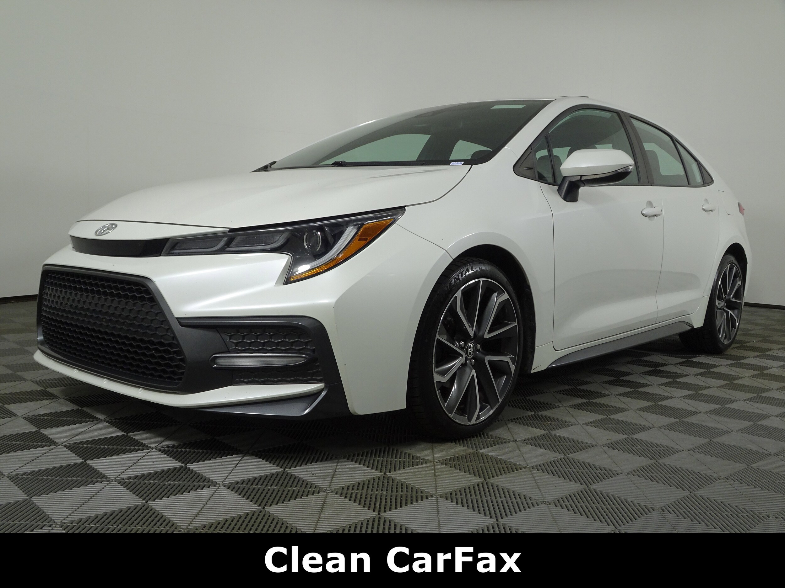 2020 Toyota Corolla SE photo 2