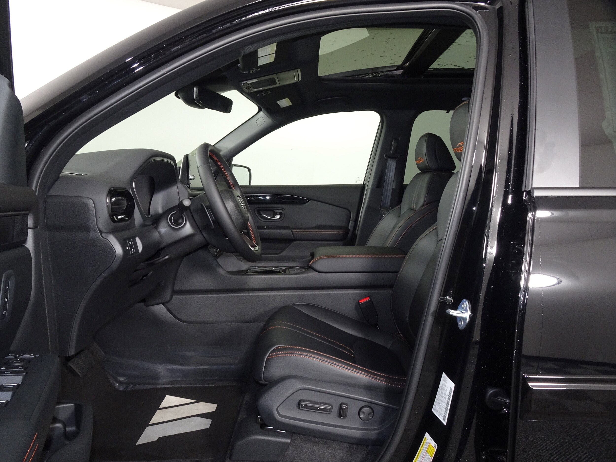 2025 Honda Pilot TrailSport photo 4