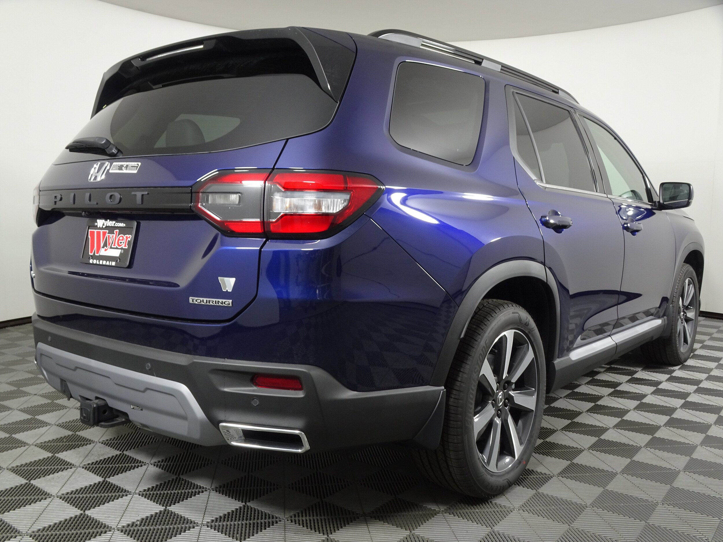 2025 Honda Pilot Touring photo 2