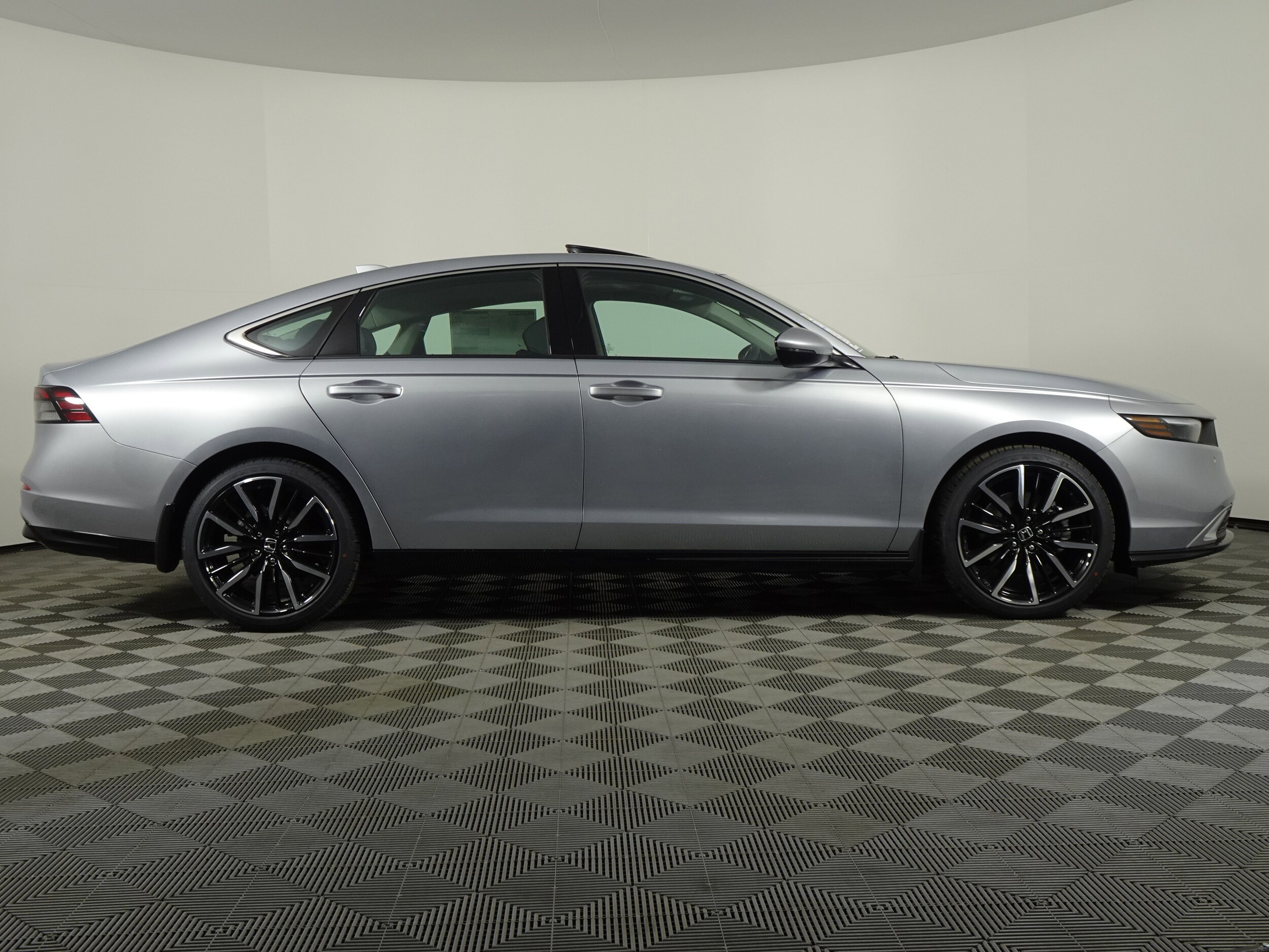 2025 Honda Accord Hybrid Touring photo 2