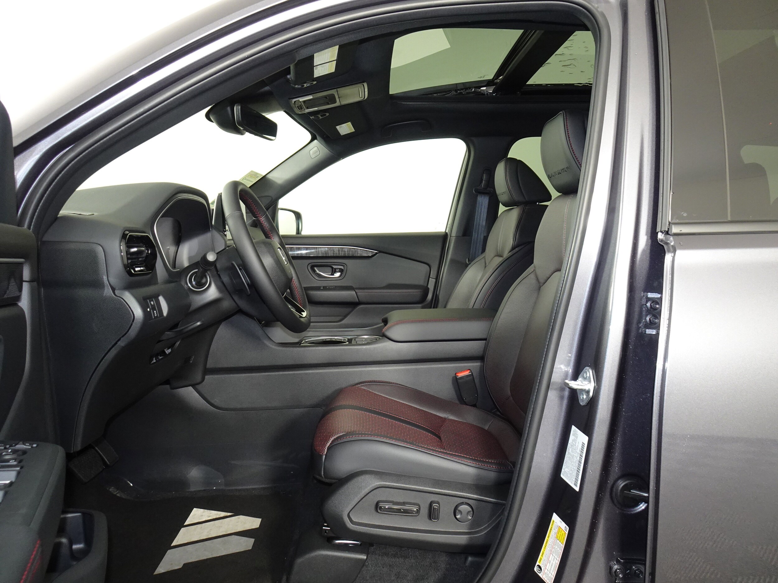 2025 Honda Pilot Black Edition photo 3