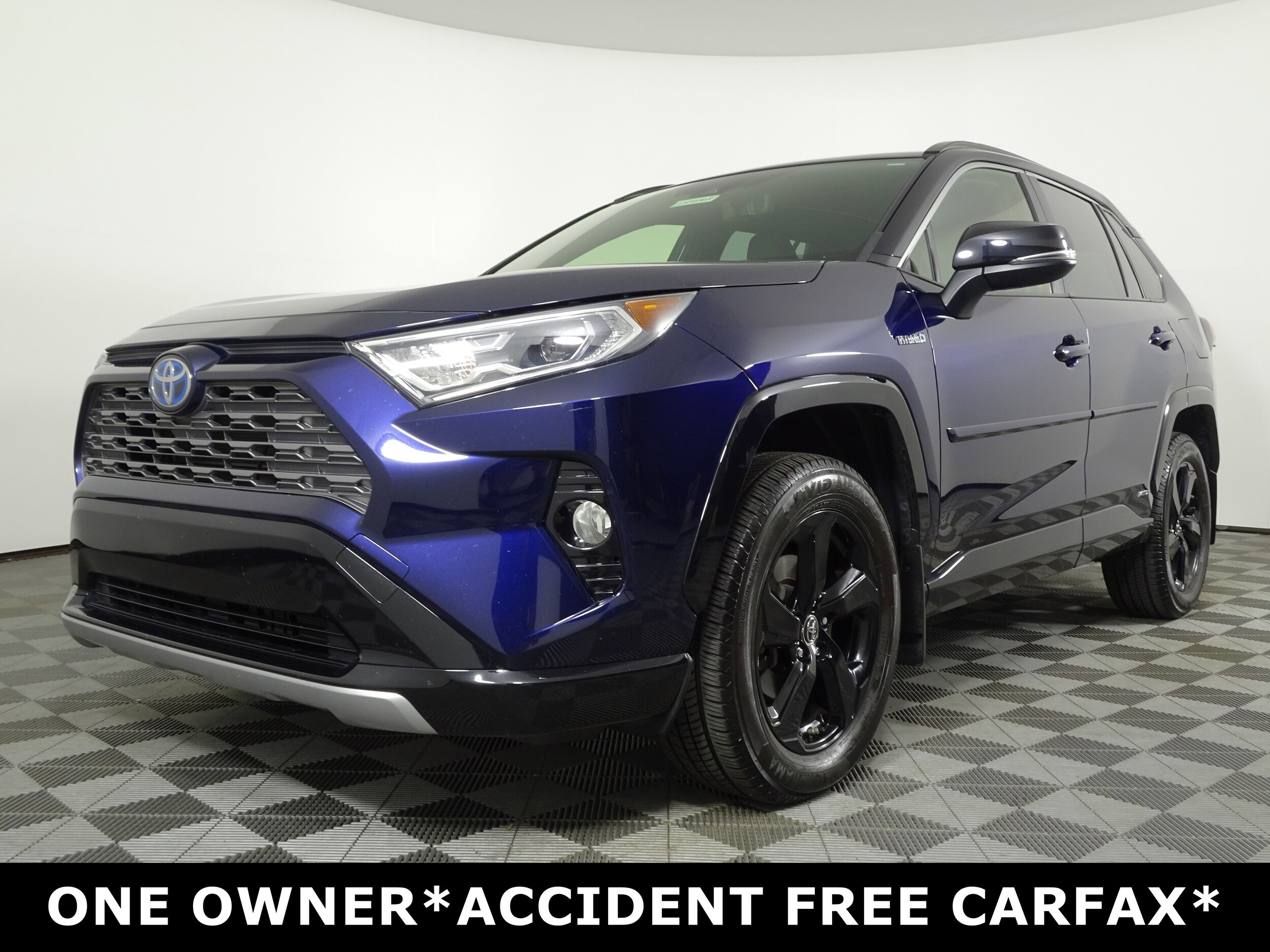 2019 Toyota RAV4 Hybrid XSE photo 2