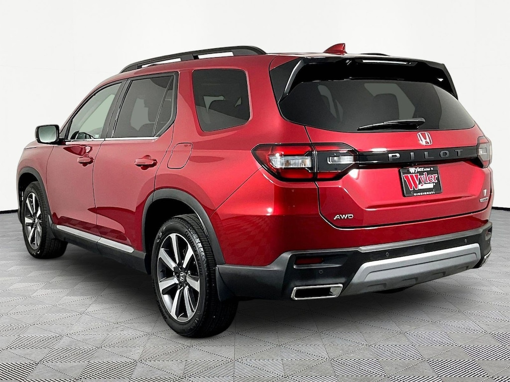 Used 2025 Honda Pilot Touring AWD SUV