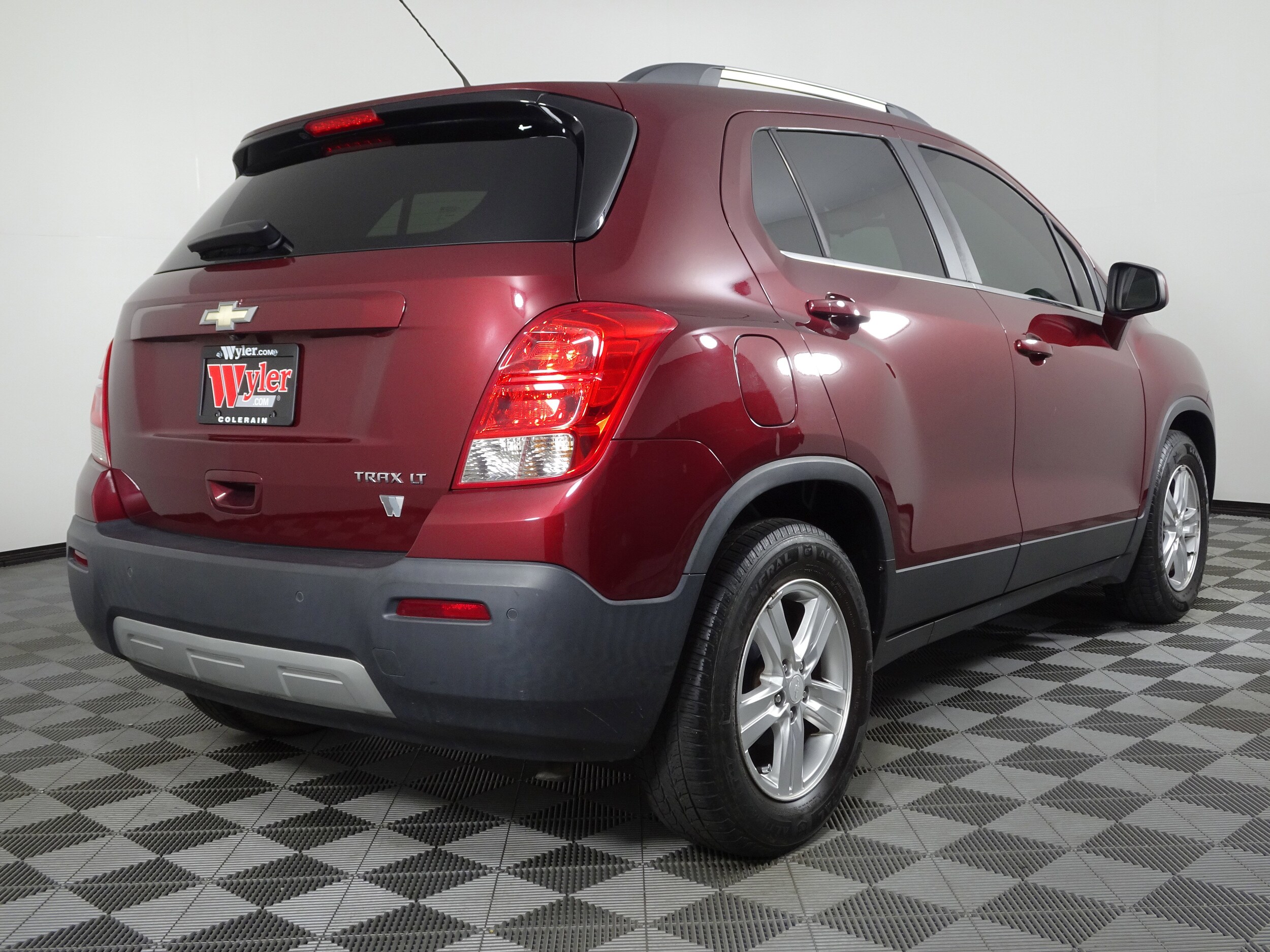 2016 Chevrolet Trax LT photo 2