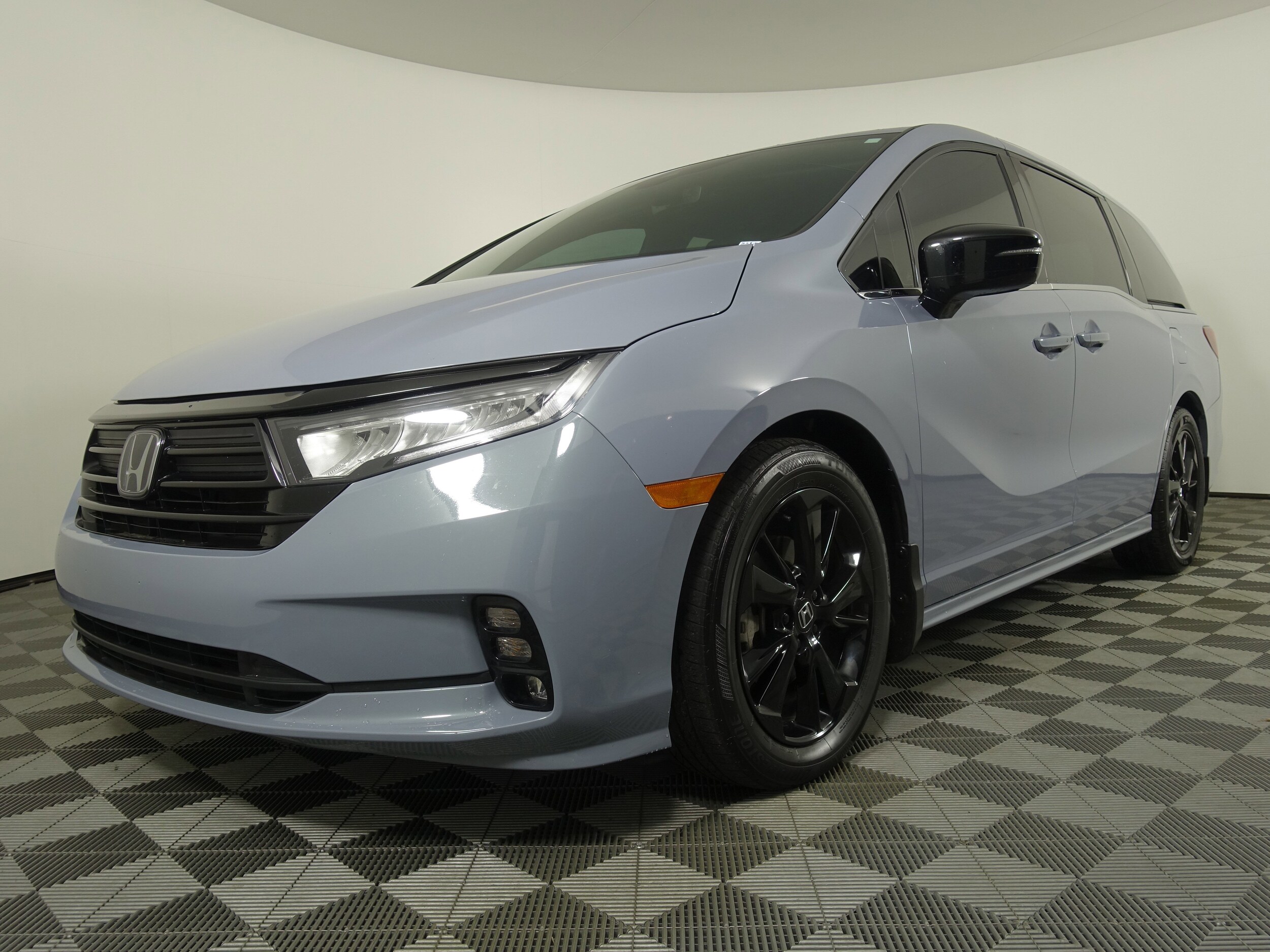 2023 Honda Odyssey Sport photo 2