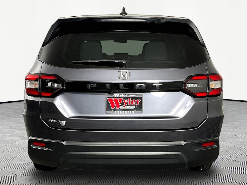 Used 2023 Honda Pilot LX AWD SUV