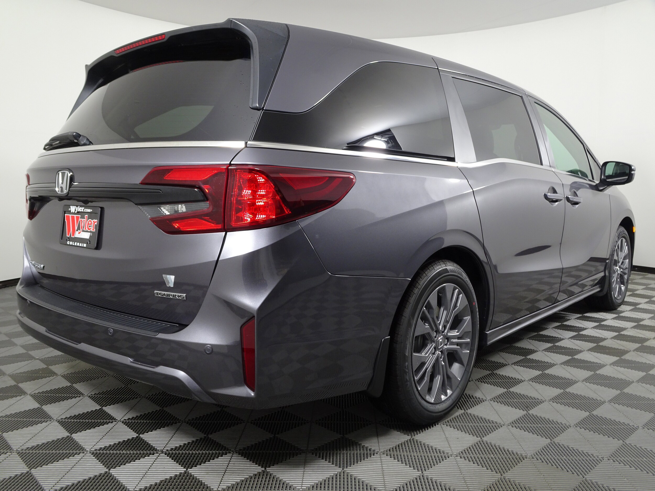 2026 Honda Odyssey Touring photo 3