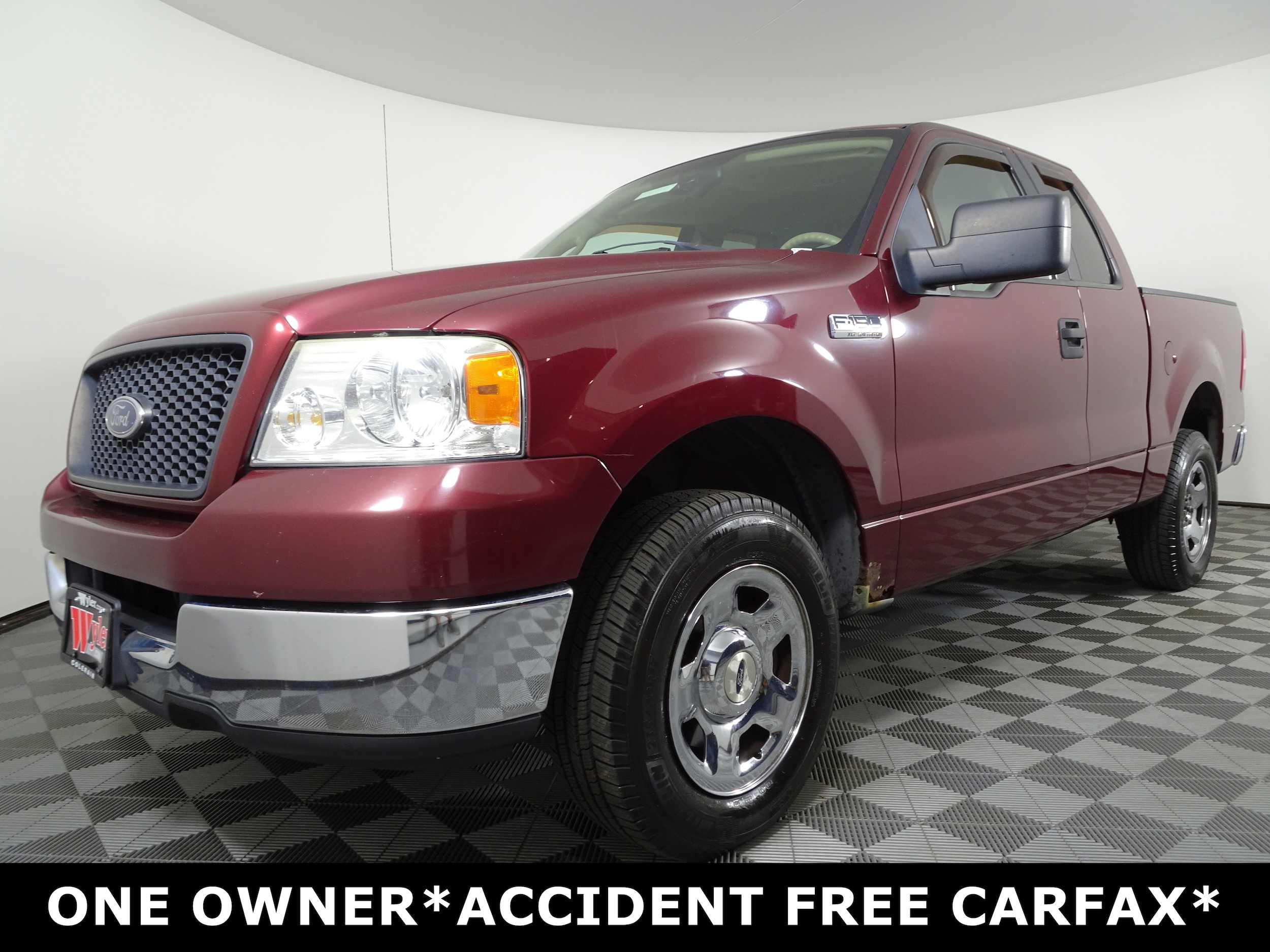 2005 Ford F-150 XLT photo 2