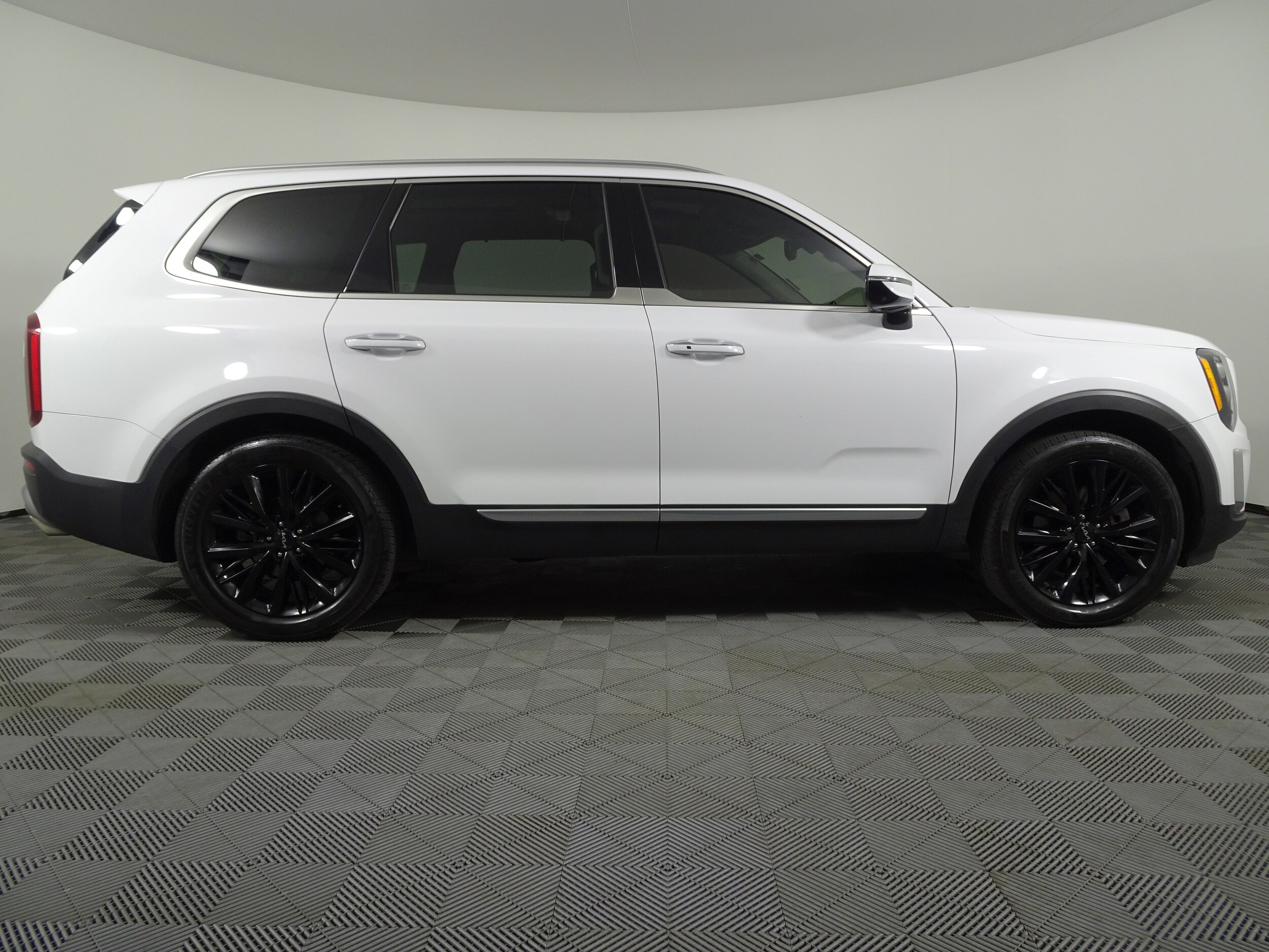 2022 Kia Telluride SX photo 2