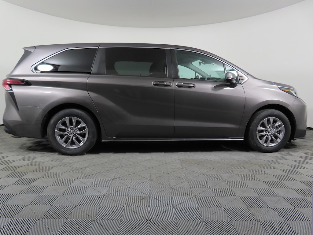 Used 2021 Toyota Sienna LE FWD 8-Passenger Van