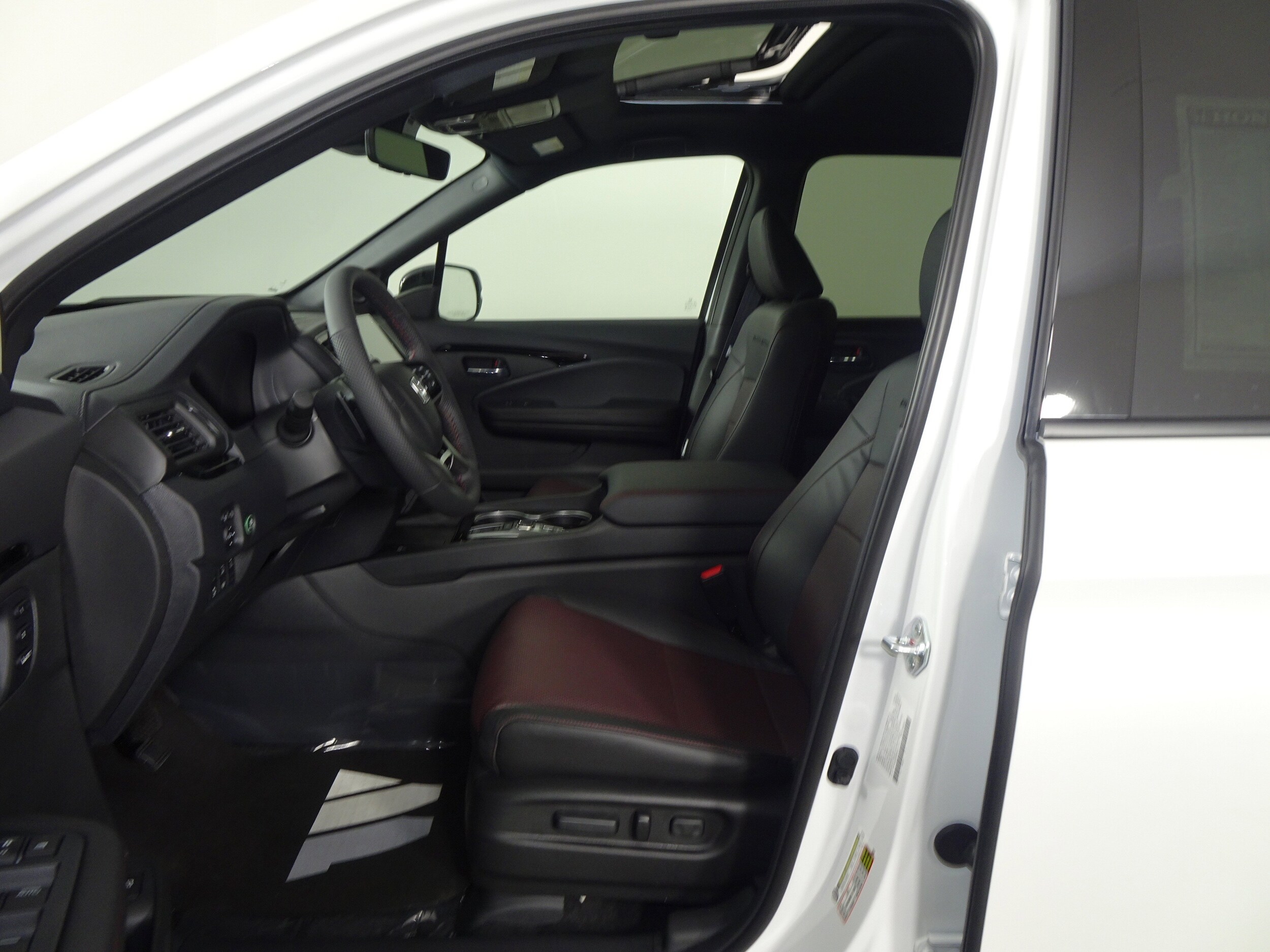 2025 Honda Ridgeline Black Edition photo 4