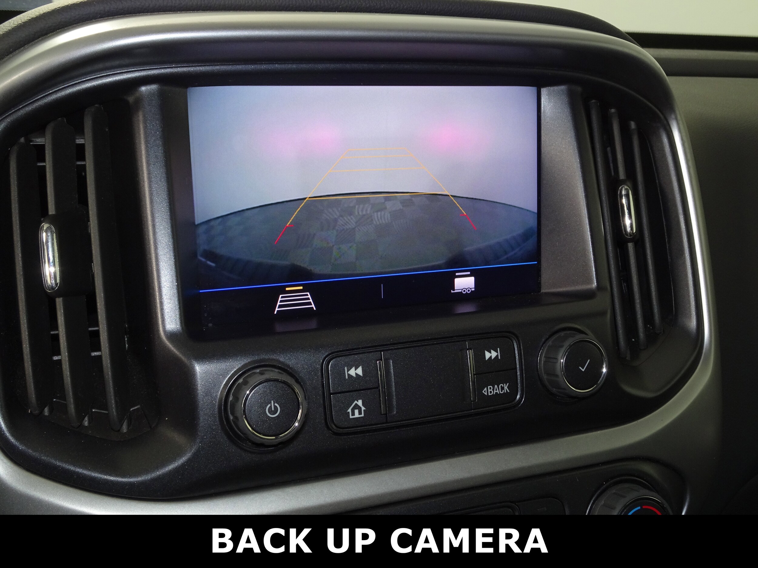 2022 Chevrolet Colorado LT photo 3