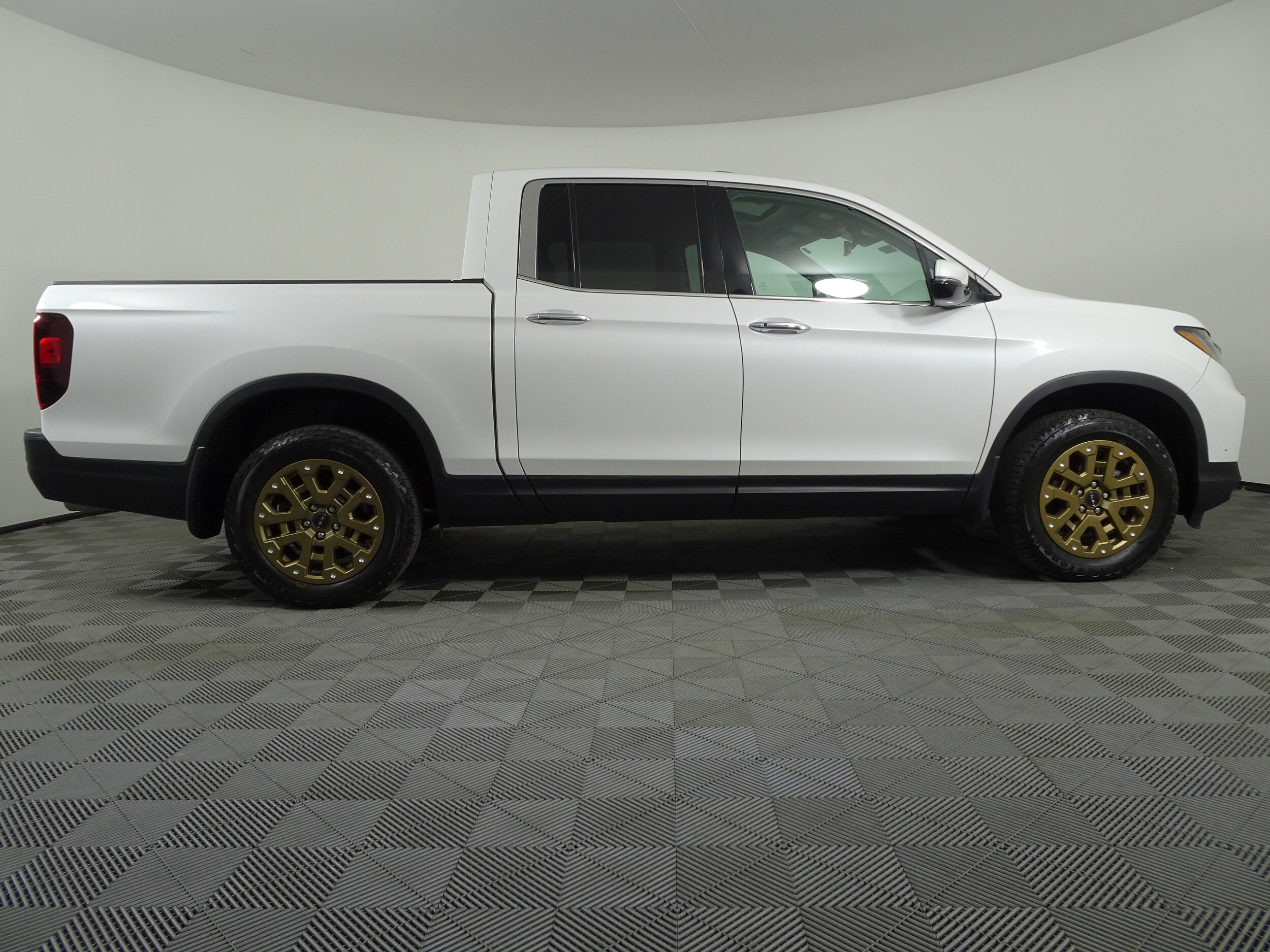 2023 Honda Ridgeline RTL-E photo 2