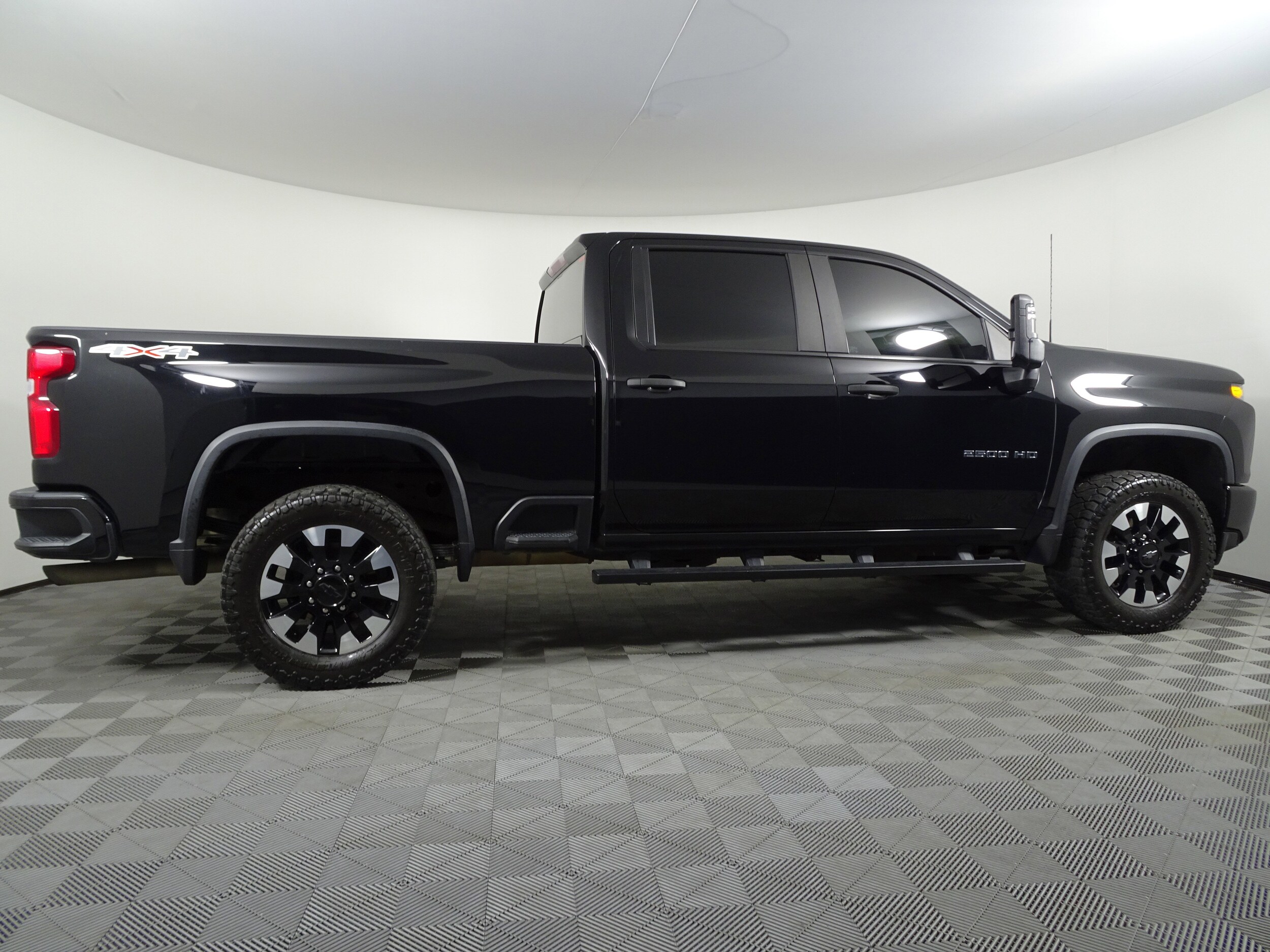2020 Chevrolet Silverado 2500HD Custom photo 2