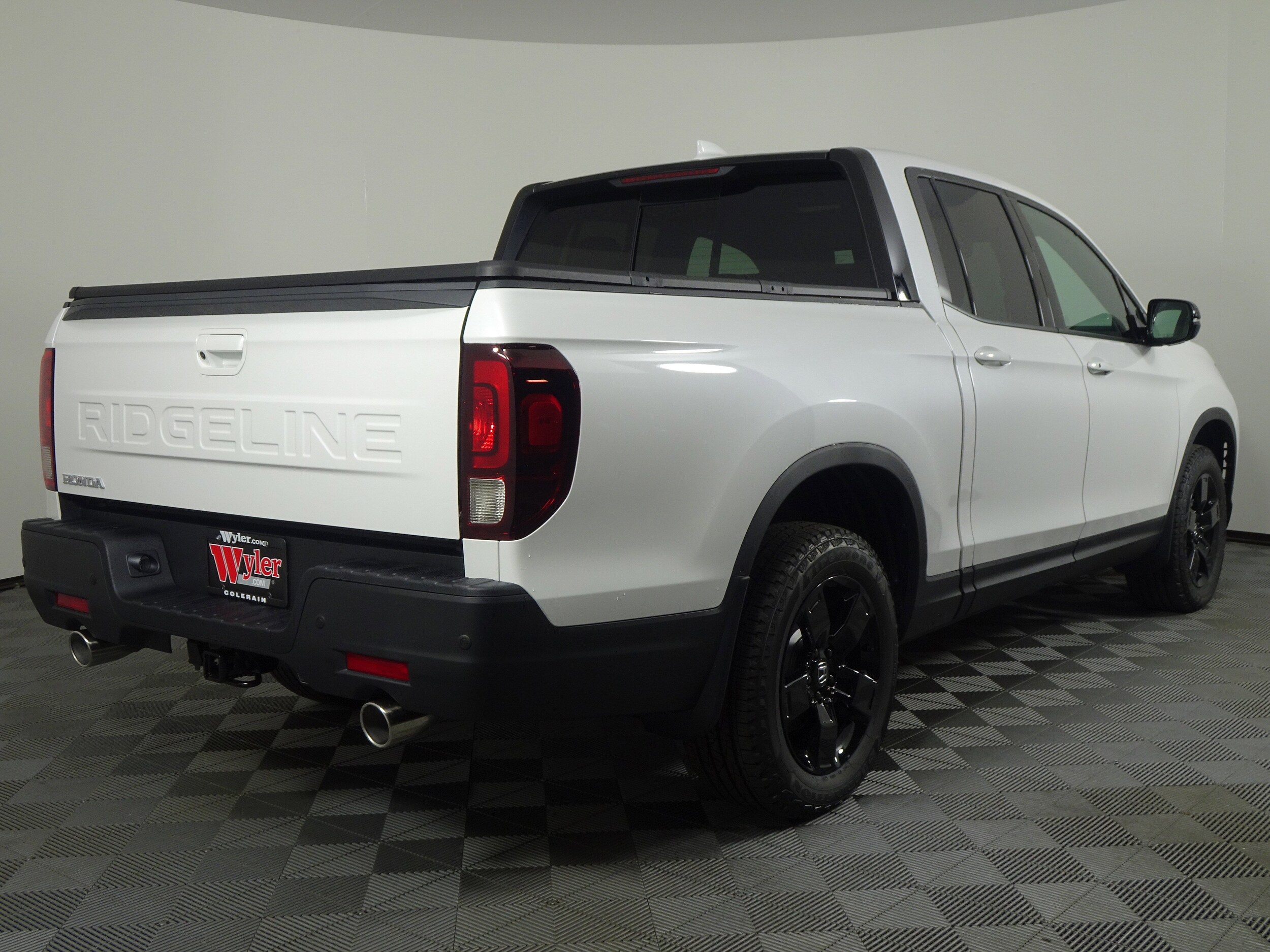 2025 Honda Ridgeline Black Edition photo 3