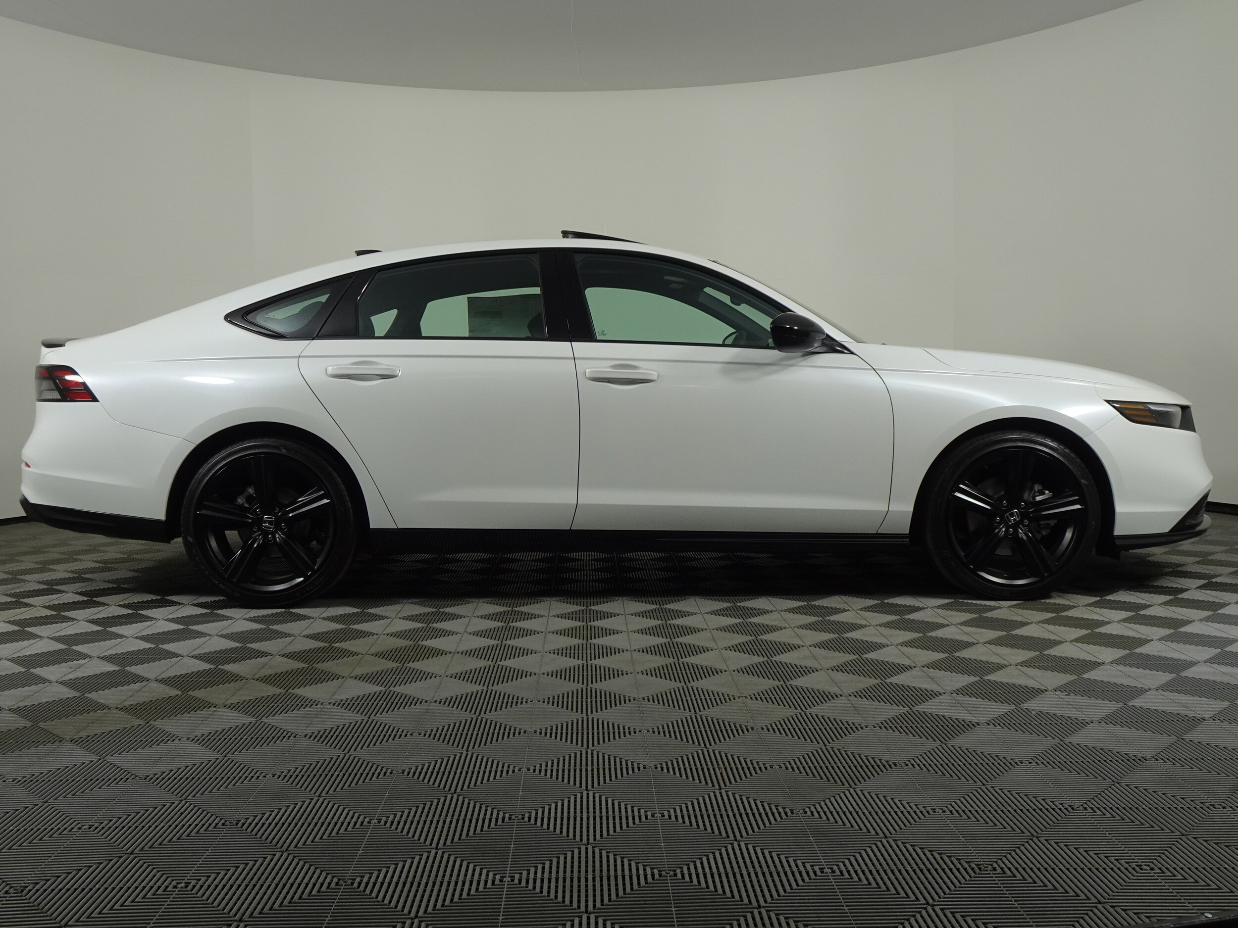 2025 Honda Accord Hybrid Sport-L photo 2