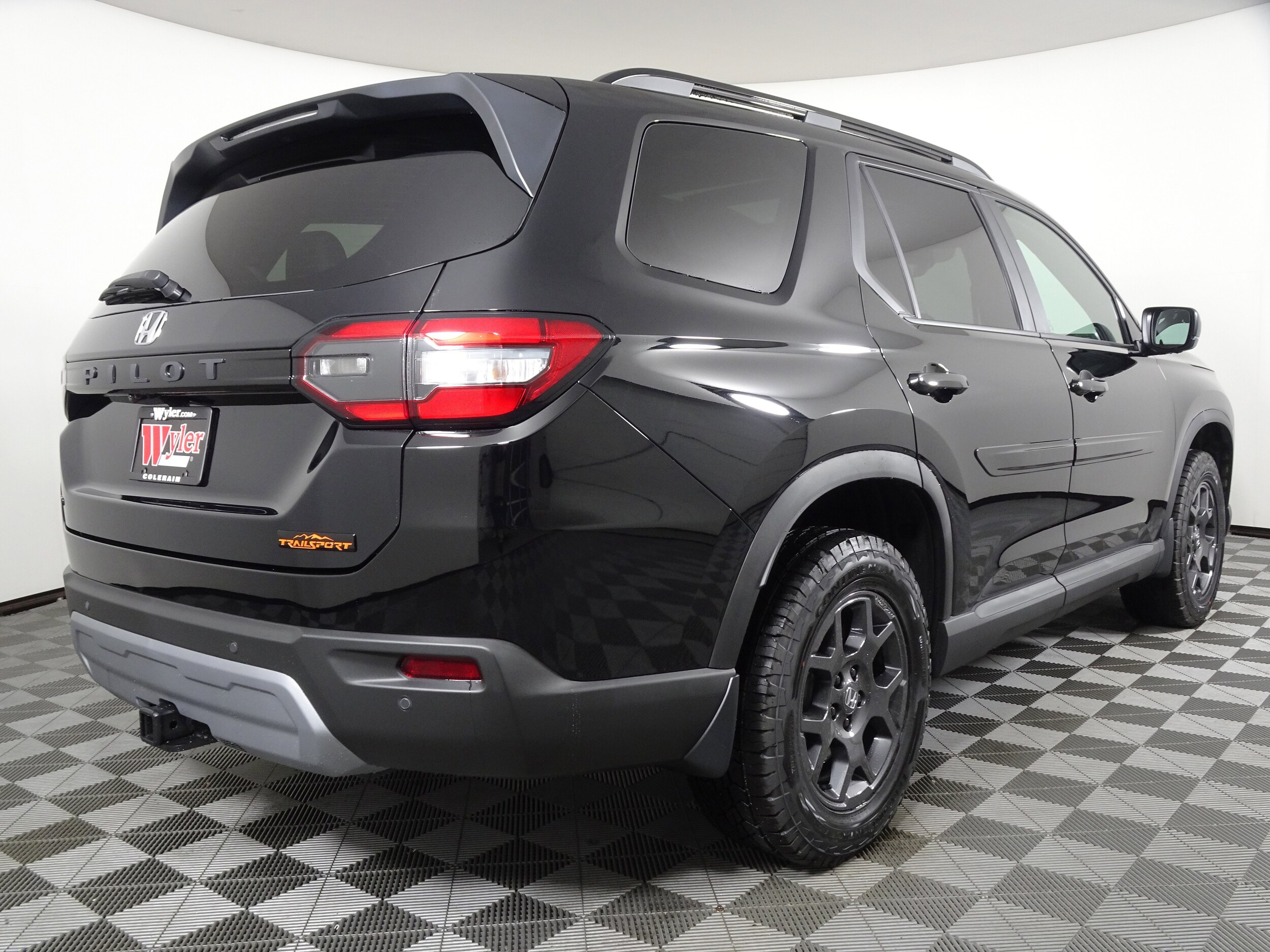 2025 Honda Pilot TrailSport photo 3