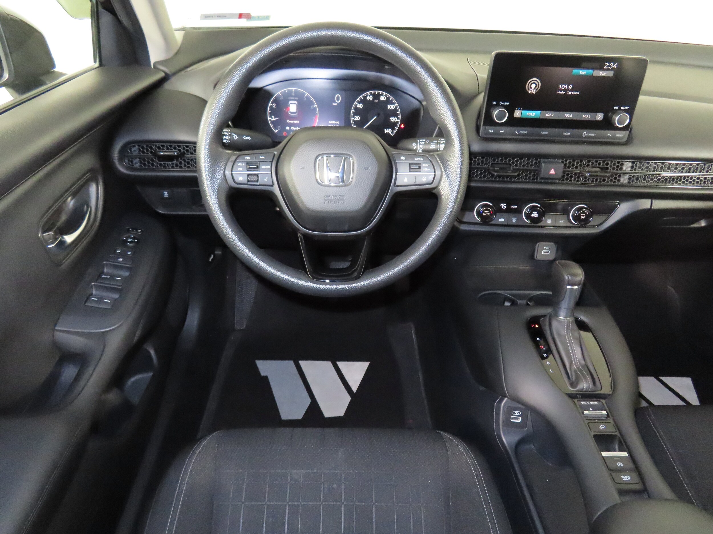 2023 Honda HR-V LX photo 4