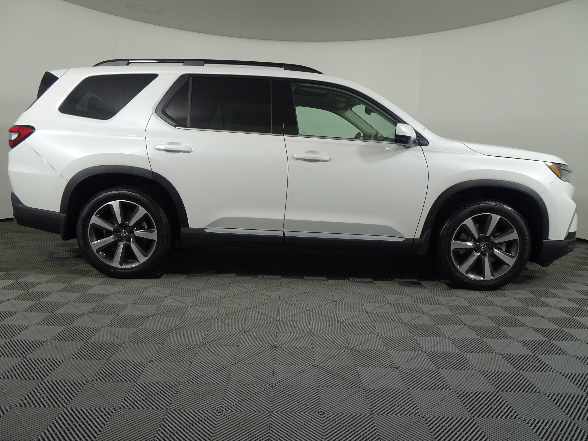 2025 Honda Pilot Elite photo 2