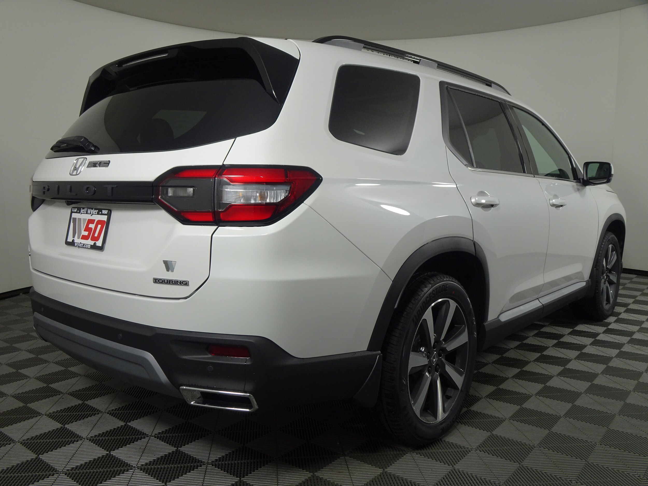 2025 Honda Pilot Touring photo 2
