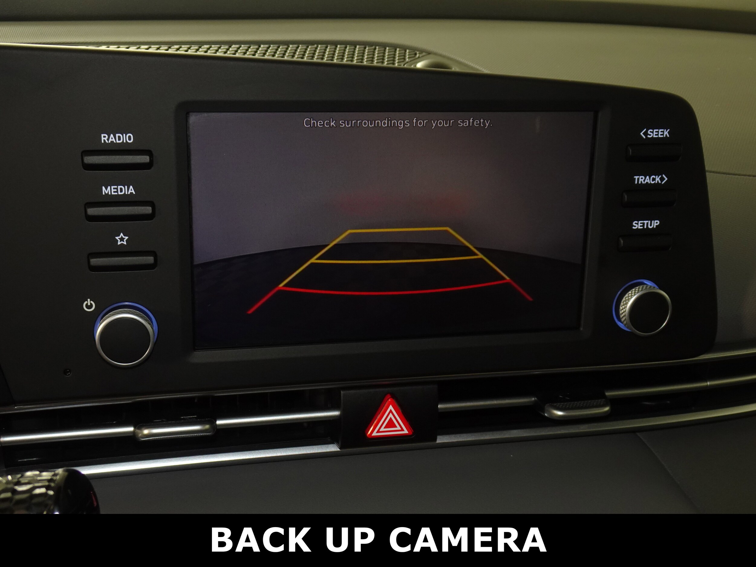 2023 Hyundai Elantra SEL photo 3