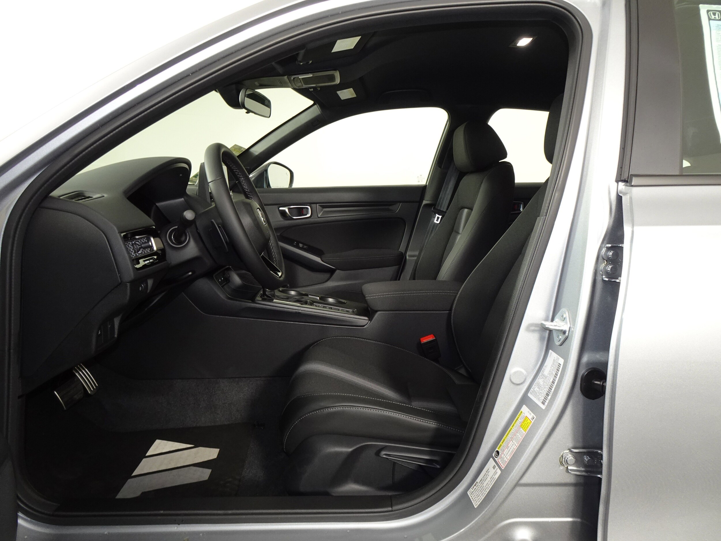2025 Honda Civic Sport Hatchback photo 4