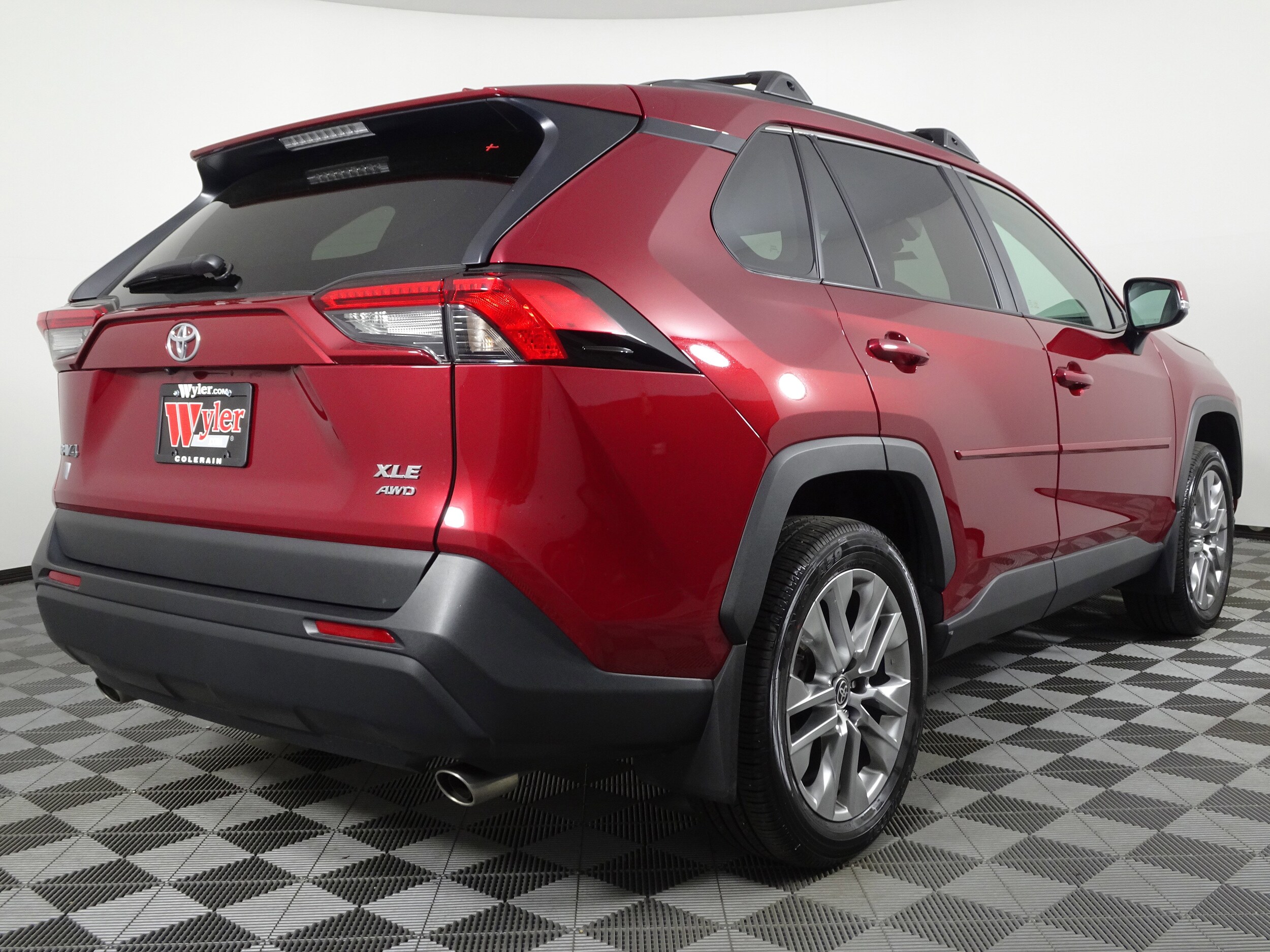 2023 Toyota RAV4 XLE Premium photo 3