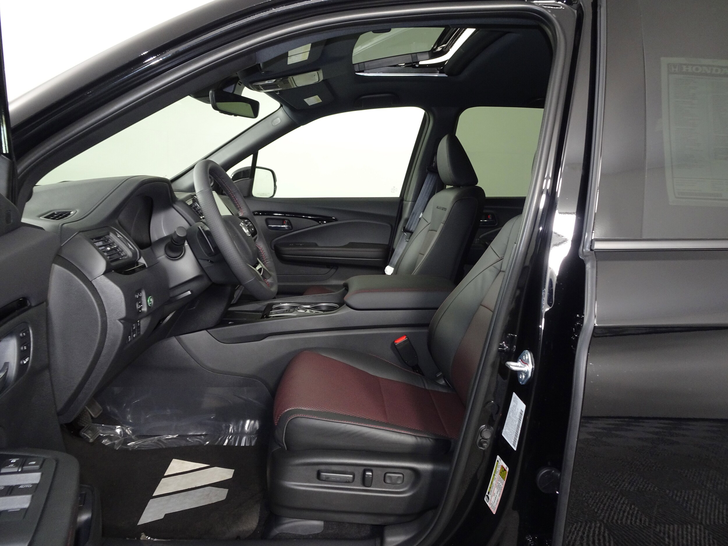 2026 Honda Ridgeline Black Edition photo 4