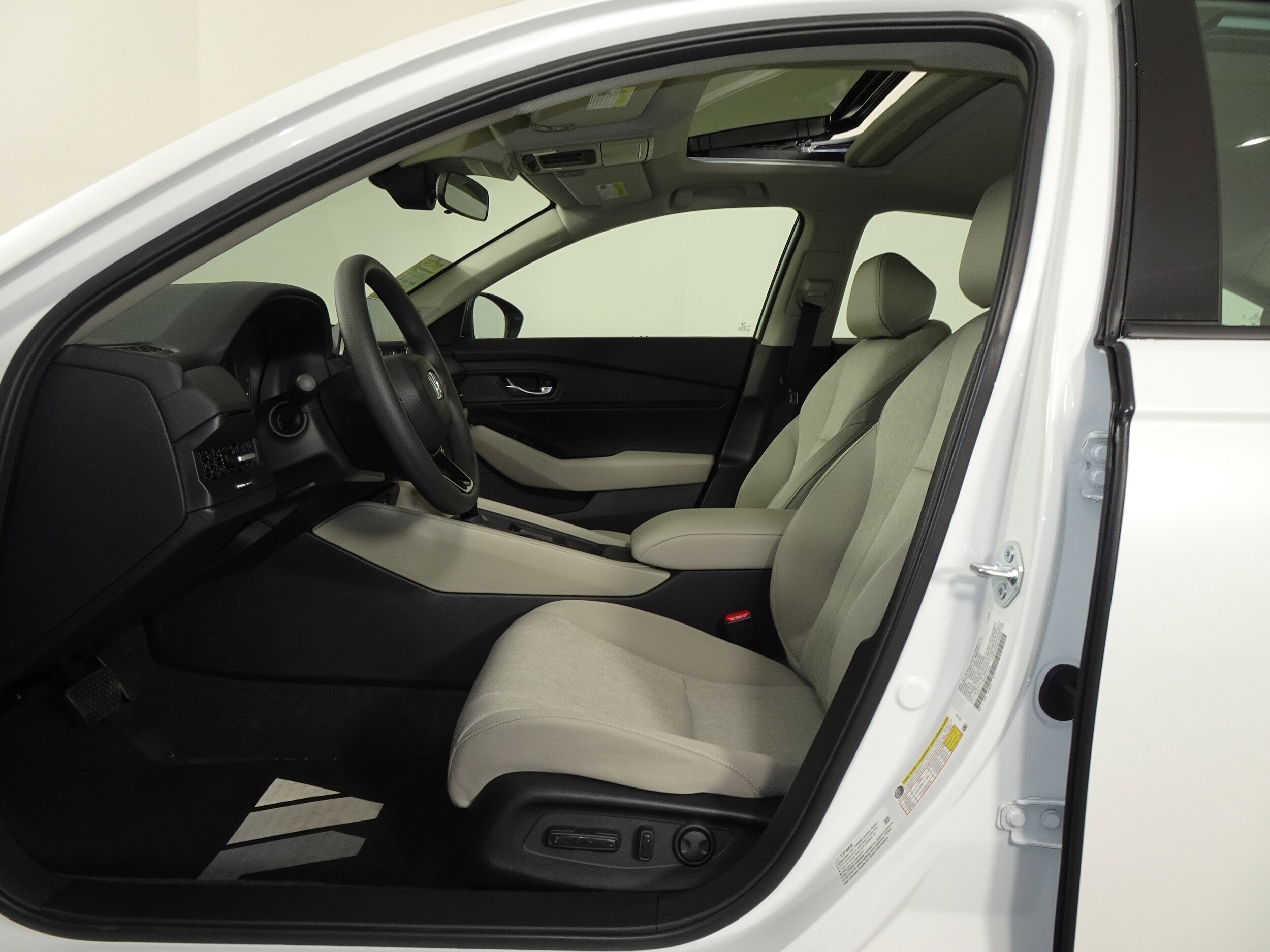 2025 Honda Accord SE photo 4