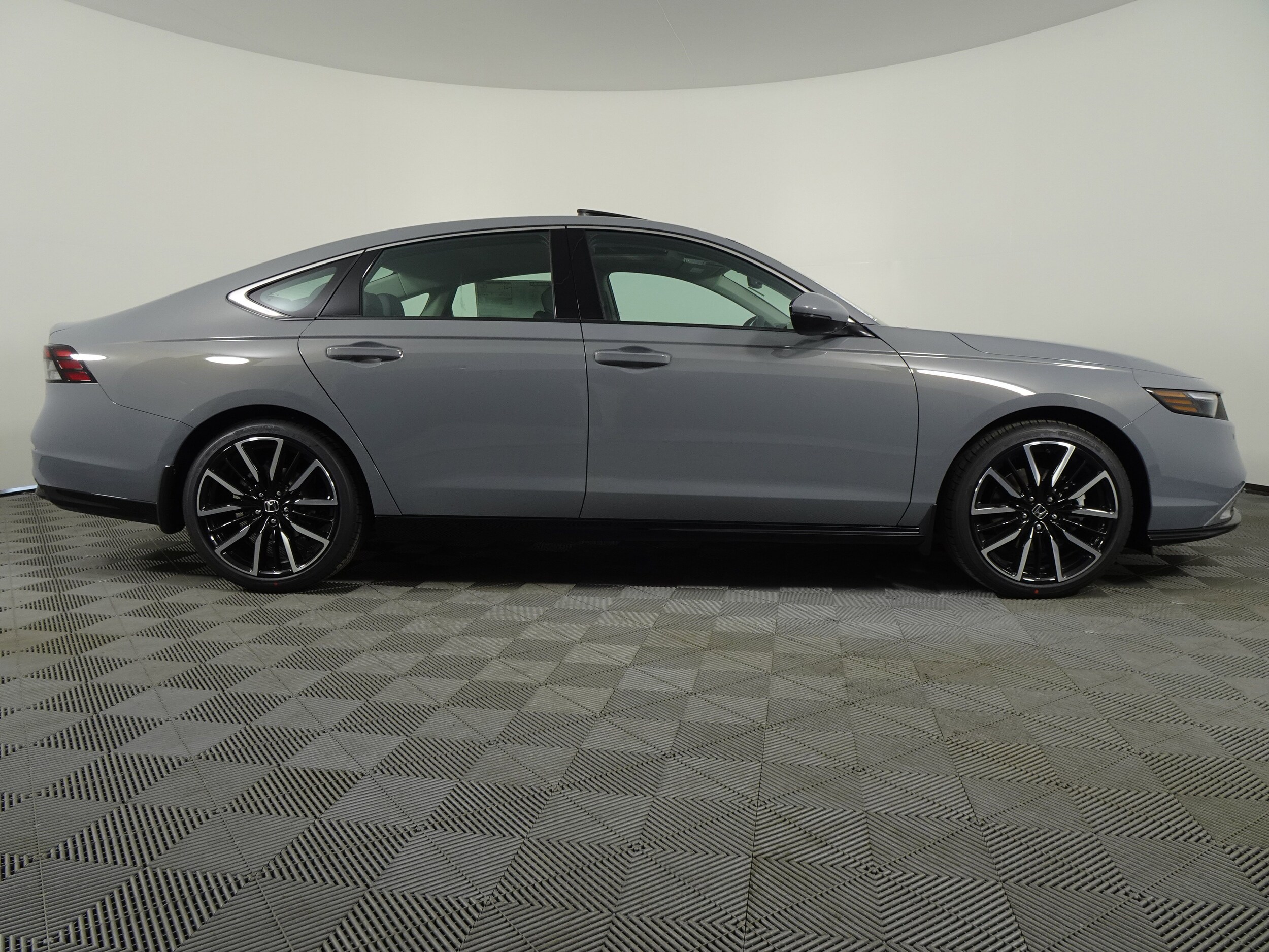 2025 Honda Accord Hybrid Touring photo 2