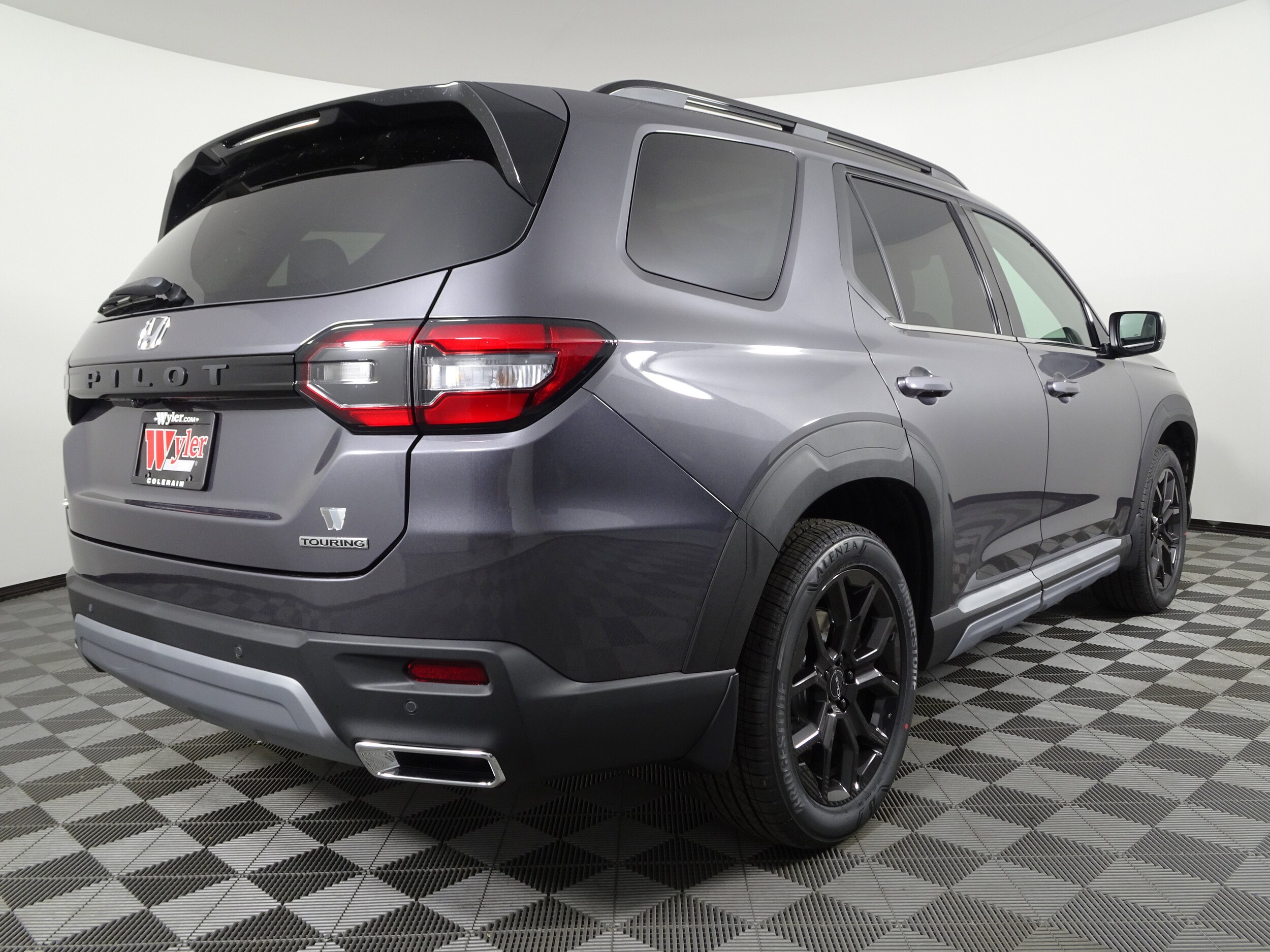 2025 Honda Pilot Touring photo 3