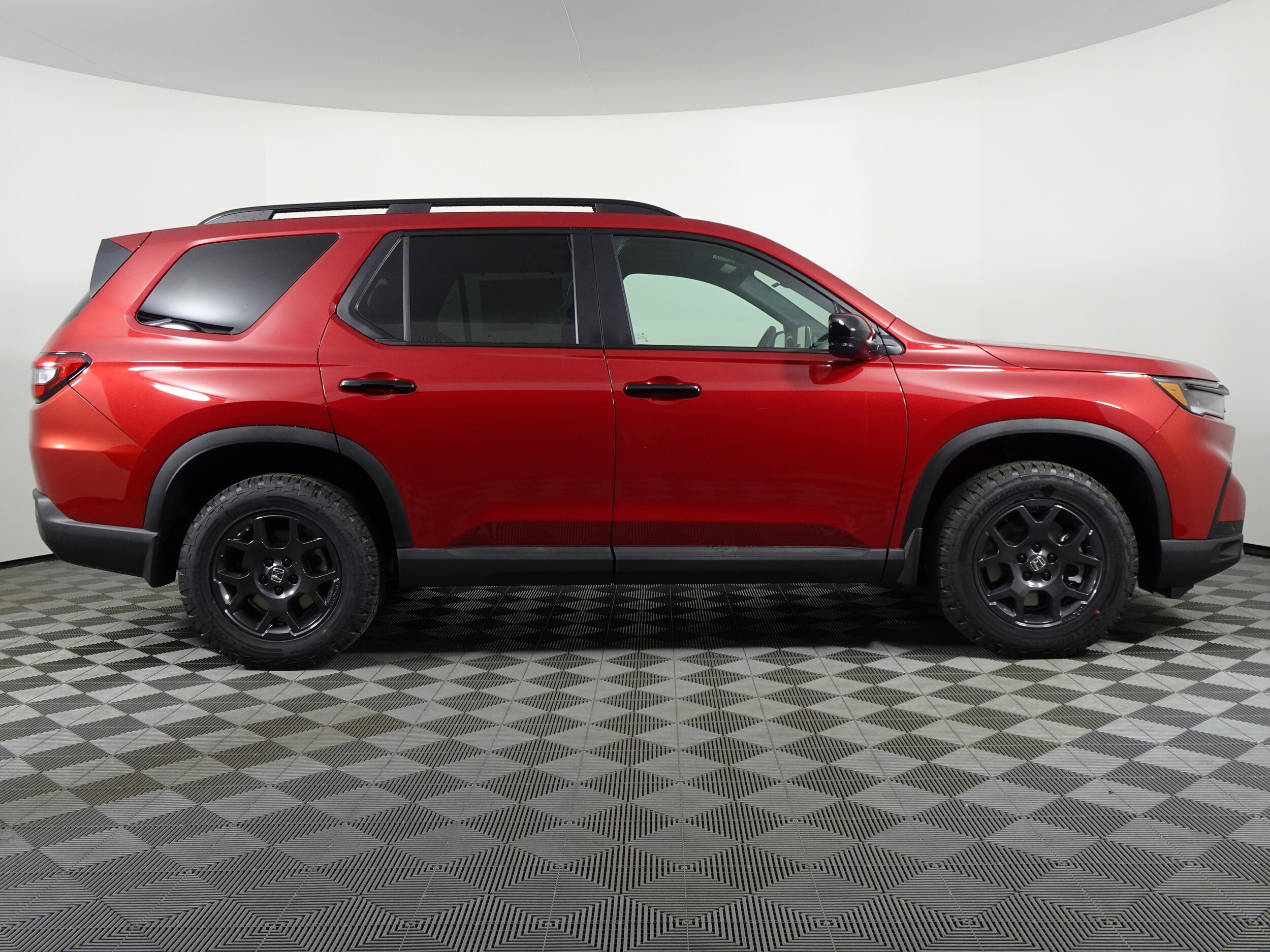 2025 Honda Pilot TrailSport photo 2