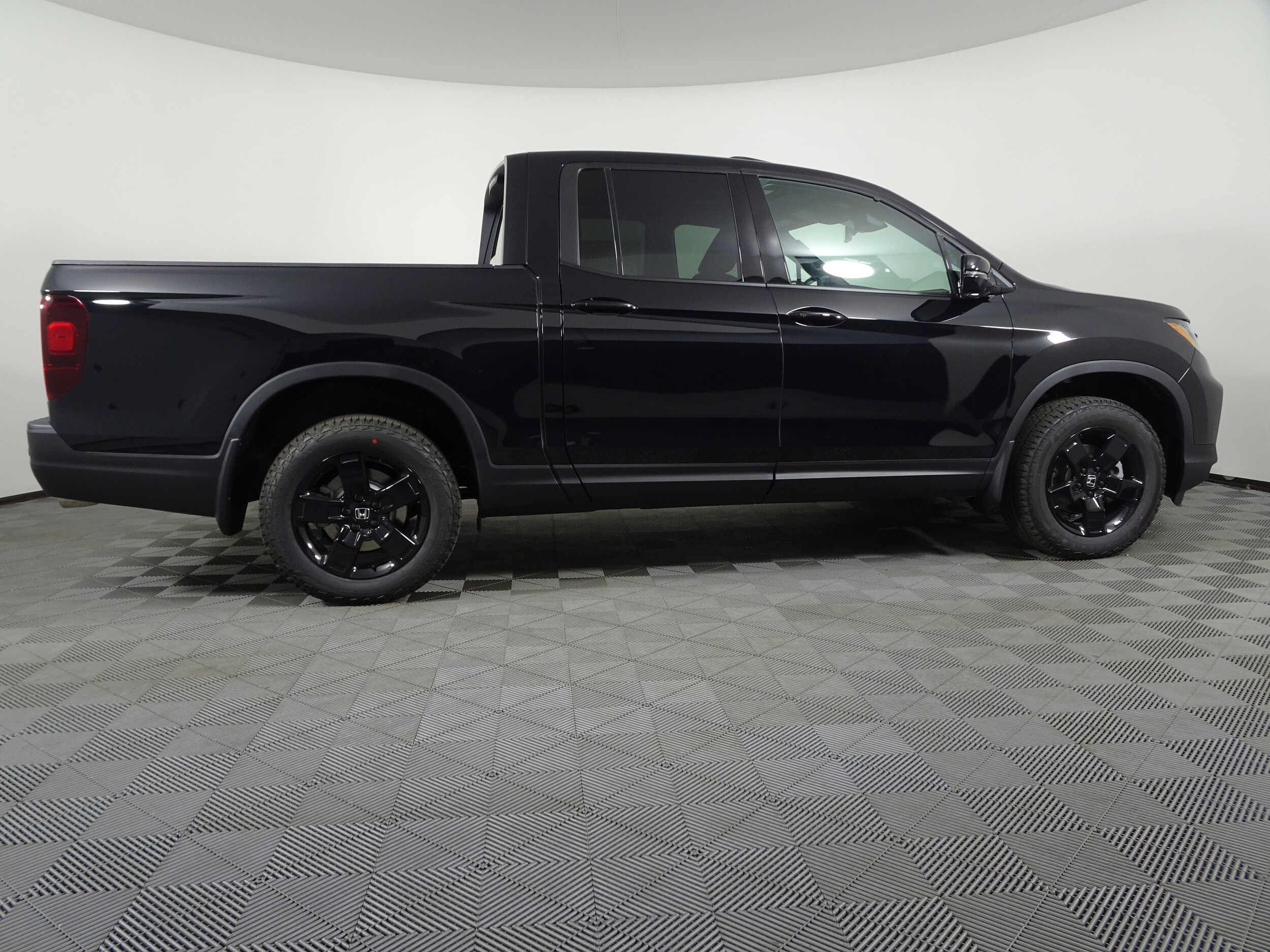 2026 Honda Ridgeline Black Edition photo 2